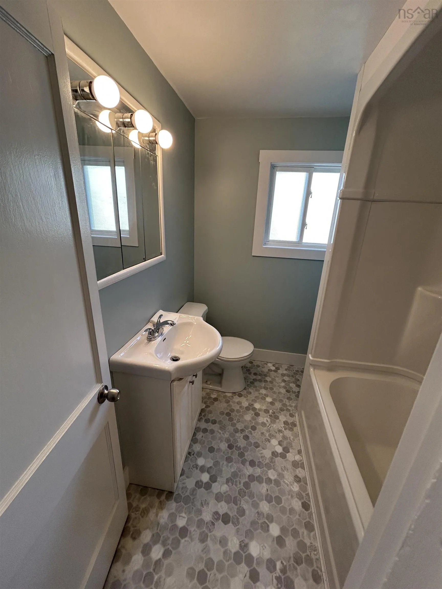 25 Cumberland Street, Yarmouth, NS B5A 1C9, 4 Bedrooms Bedrooms, ,2 BathroomsBathrooms,Residential,For Sale,Cumberland,202513617
