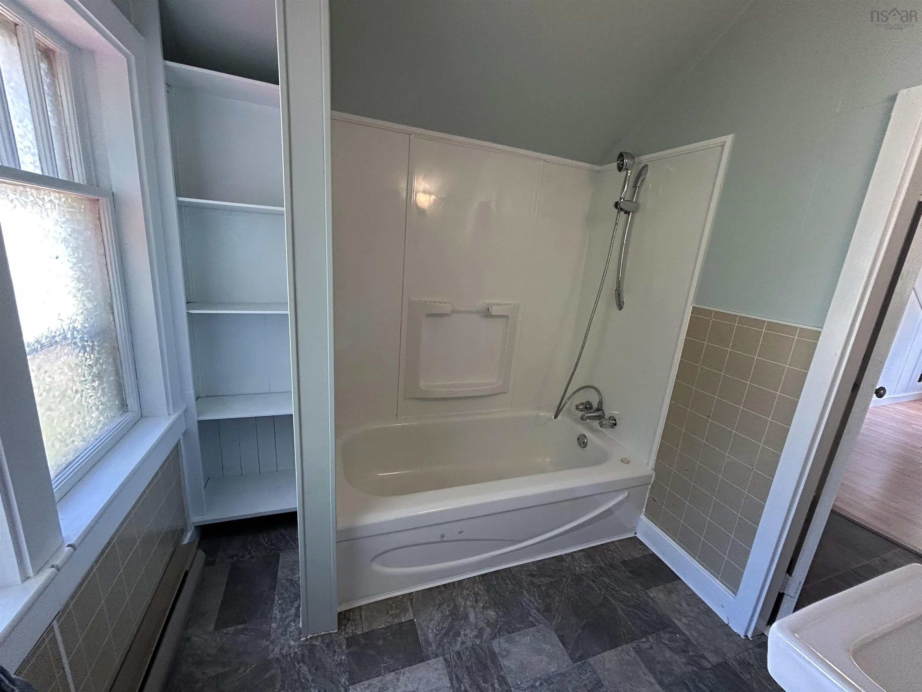 25 Cumberland Street, Yarmouth, NS B5A 1C9, 4 Bedrooms Bedrooms, ,2 BathroomsBathrooms,Residential,For Sale,Cumberland,202513617