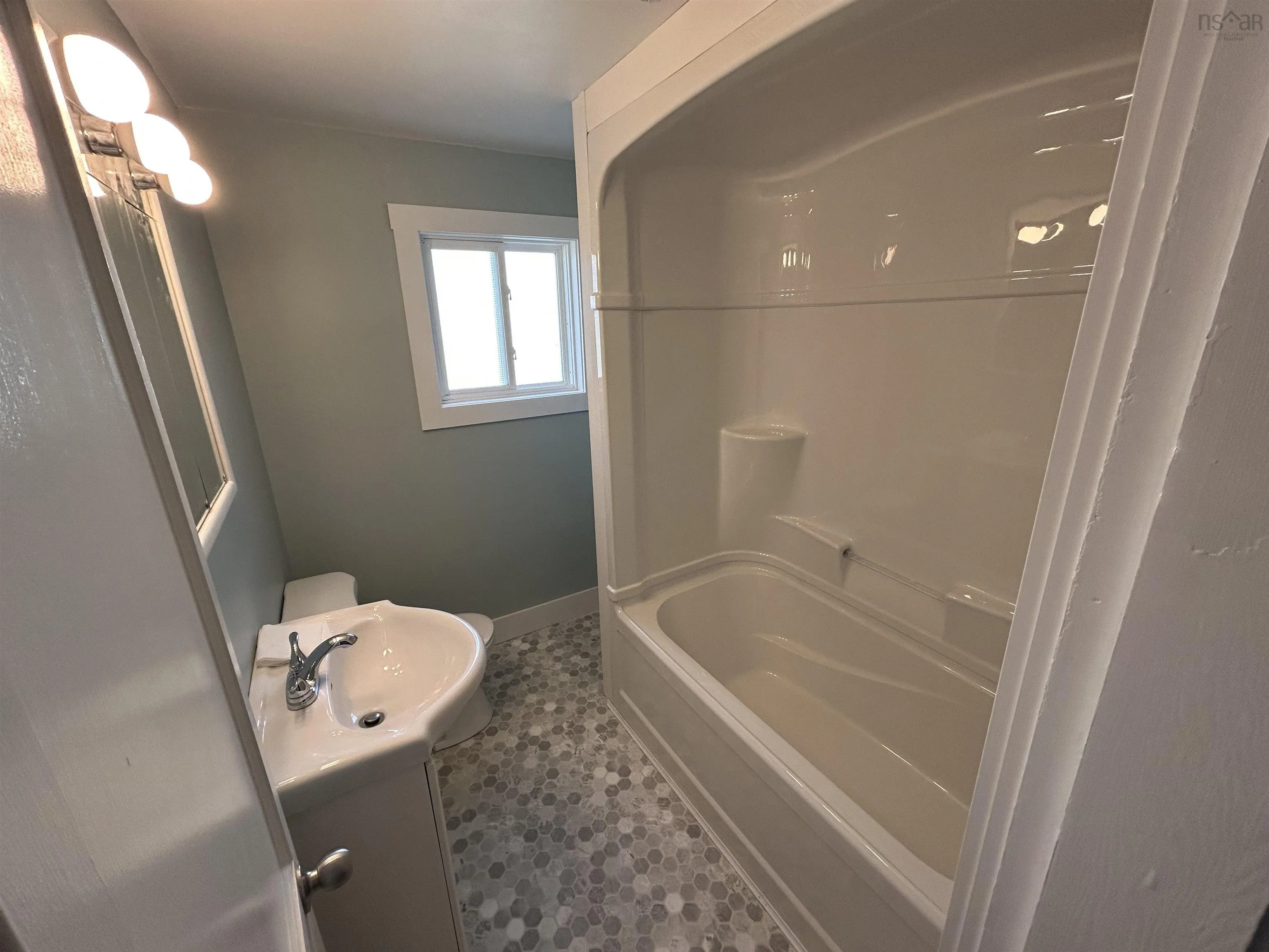 25 Cumberland Street, Yarmouth, NS B5A 1C9, 4 Bedrooms Bedrooms, ,2 BathroomsBathrooms,Residential,For Sale,Cumberland,202513617