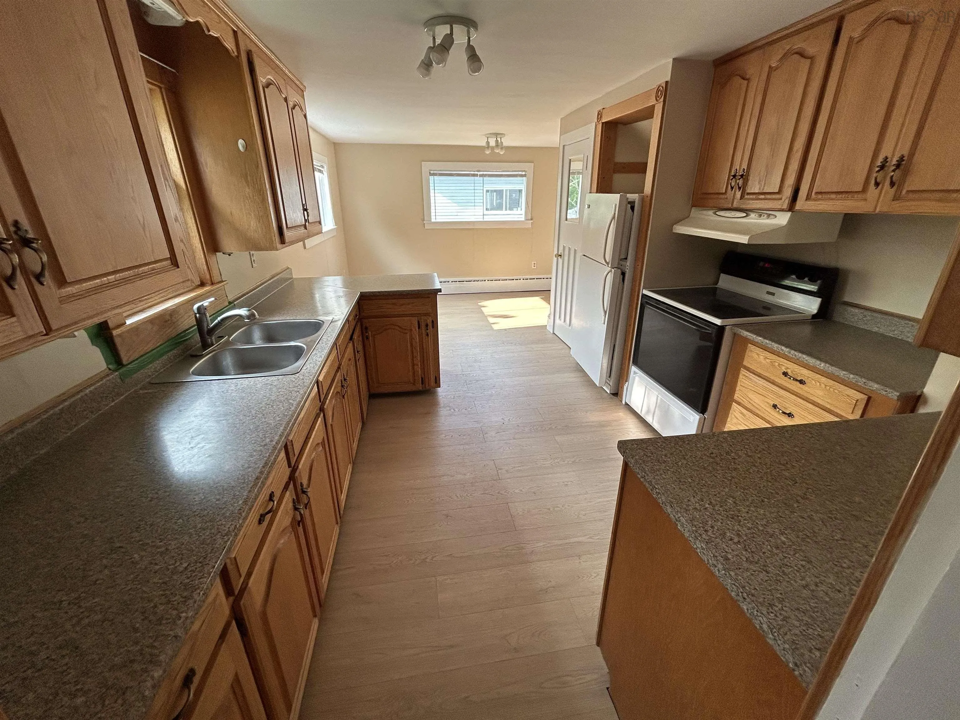 25 Cumberland Street, Yarmouth, NS B5A 1C9, 4 Bedrooms Bedrooms, ,2 BathroomsBathrooms,Residential,For Sale,Cumberland,202513617
