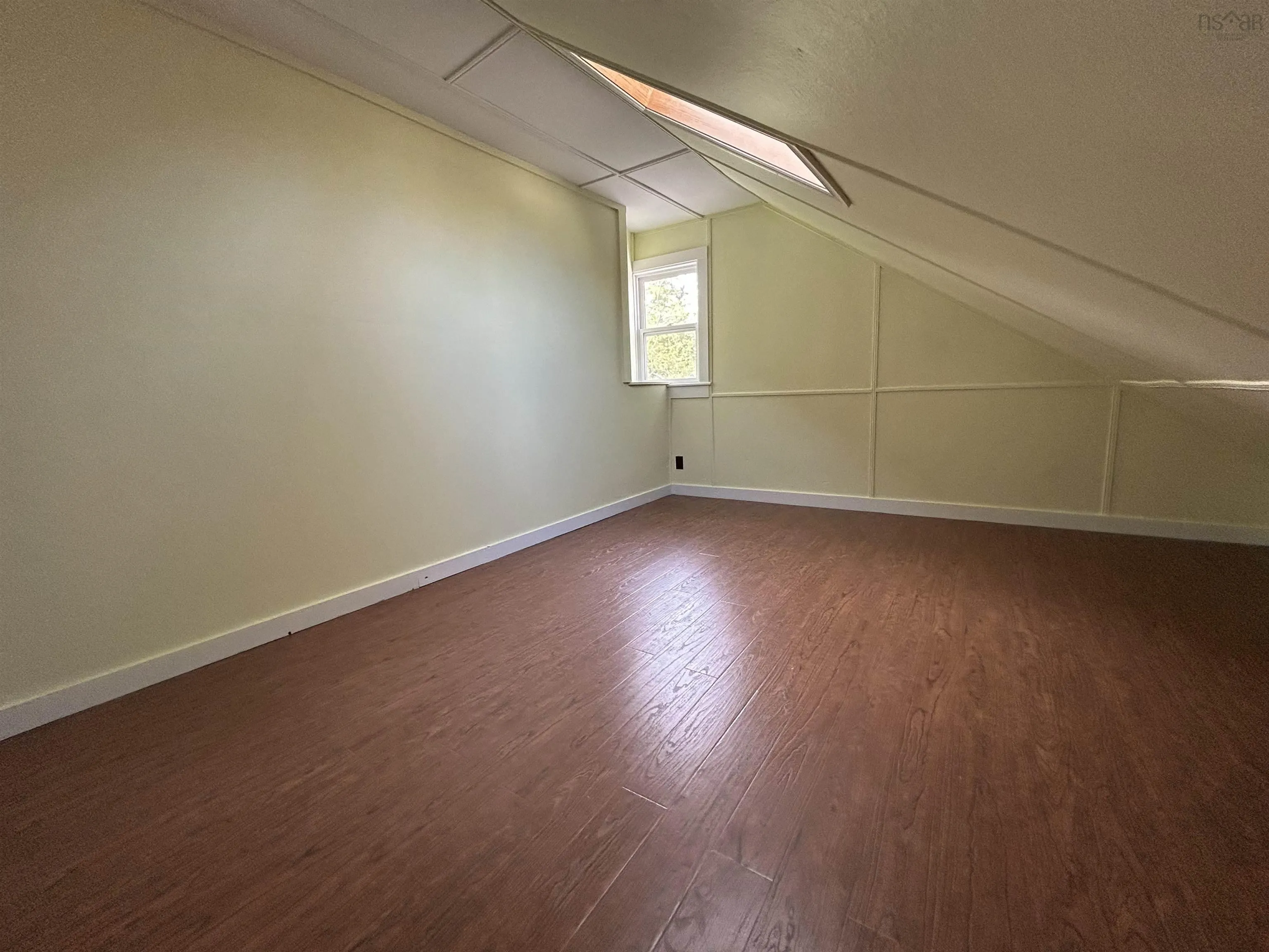 25 Cumberland Street, Yarmouth, NS B5A 1C9, 4 Bedrooms Bedrooms, ,2 BathroomsBathrooms,Residential,For Sale,Cumberland,202513617