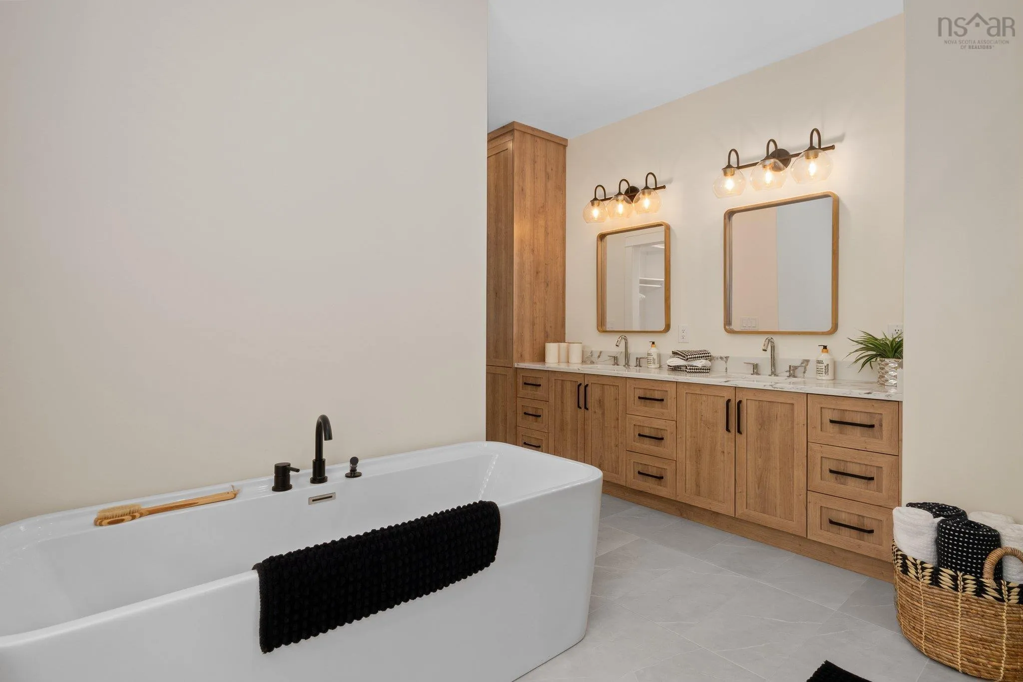 978 Winwick Road, Halifax Ns B3h 4l5, 4 Bedrooms Bedrooms, ,5 BathroomsBathrooms,Residential,For Sale,Winwick,202507957