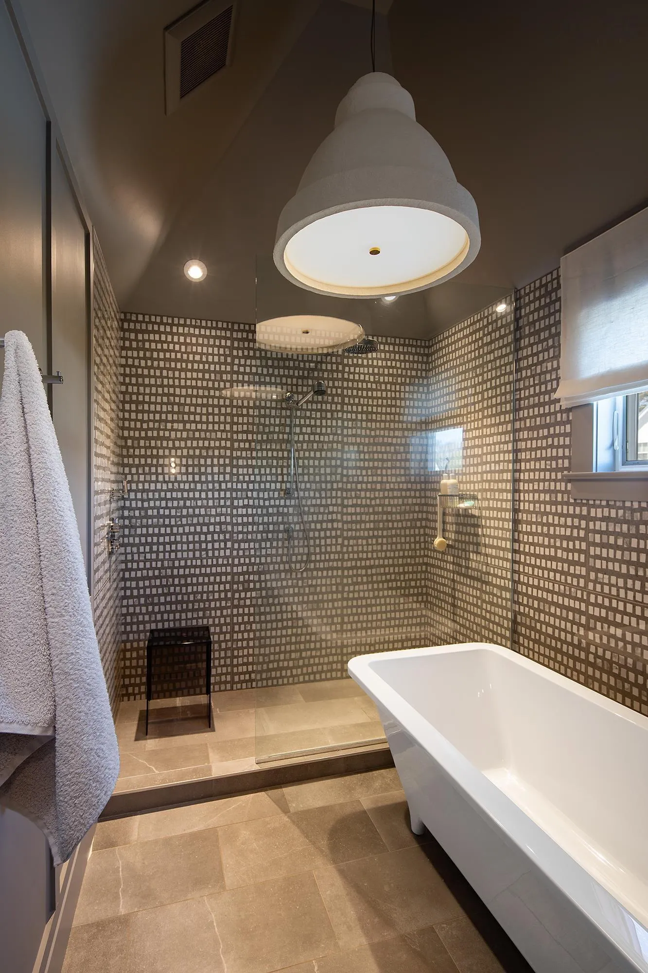 67 Water Street, Chester, NS B0J 1J0, 3 Bedrooms Bedrooms, ,4 BathroomsBathrooms,Residential,For Sale,Water,202513487