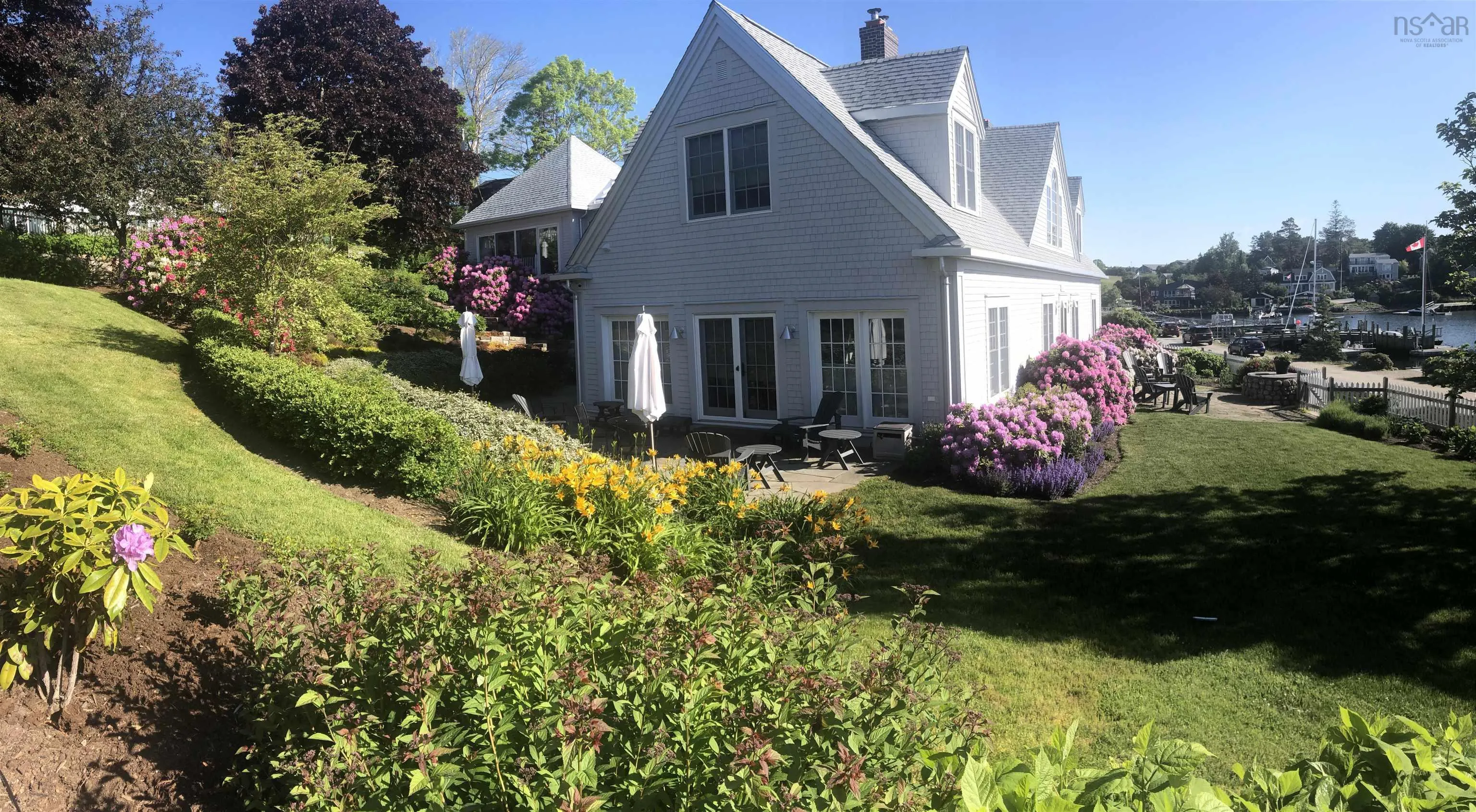 67 Water Street, Chester, NS B0J 1J0, 3 Bedrooms Bedrooms, ,4 BathroomsBathrooms,Residential,For Sale,Water,202513487