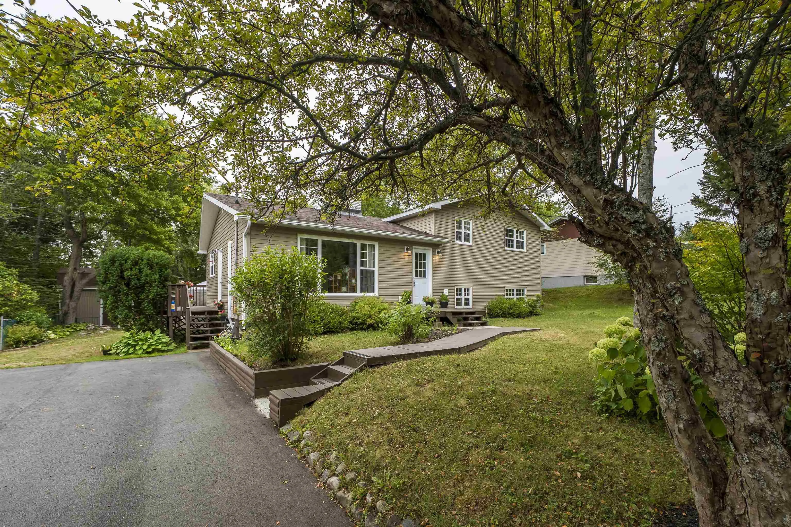 1221 Beaver Bank Road, Beaver Bank, NS B4G 1E8, 4 Bedrooms Bedrooms, ,2 BathroomsBathrooms,Residential,For Sale,Beaver Bank,202522349