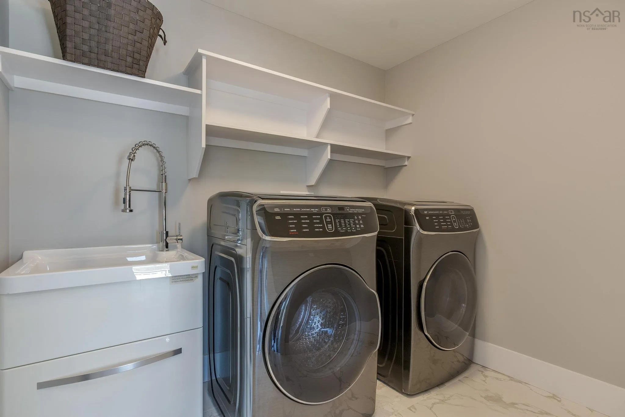 27 Amesbury Gate, West Bedford, NS B4B 0R5, 5 Bedrooms Bedrooms, ,4 BathroomsBathrooms,Residential,For Sale,Amesbury,202521251