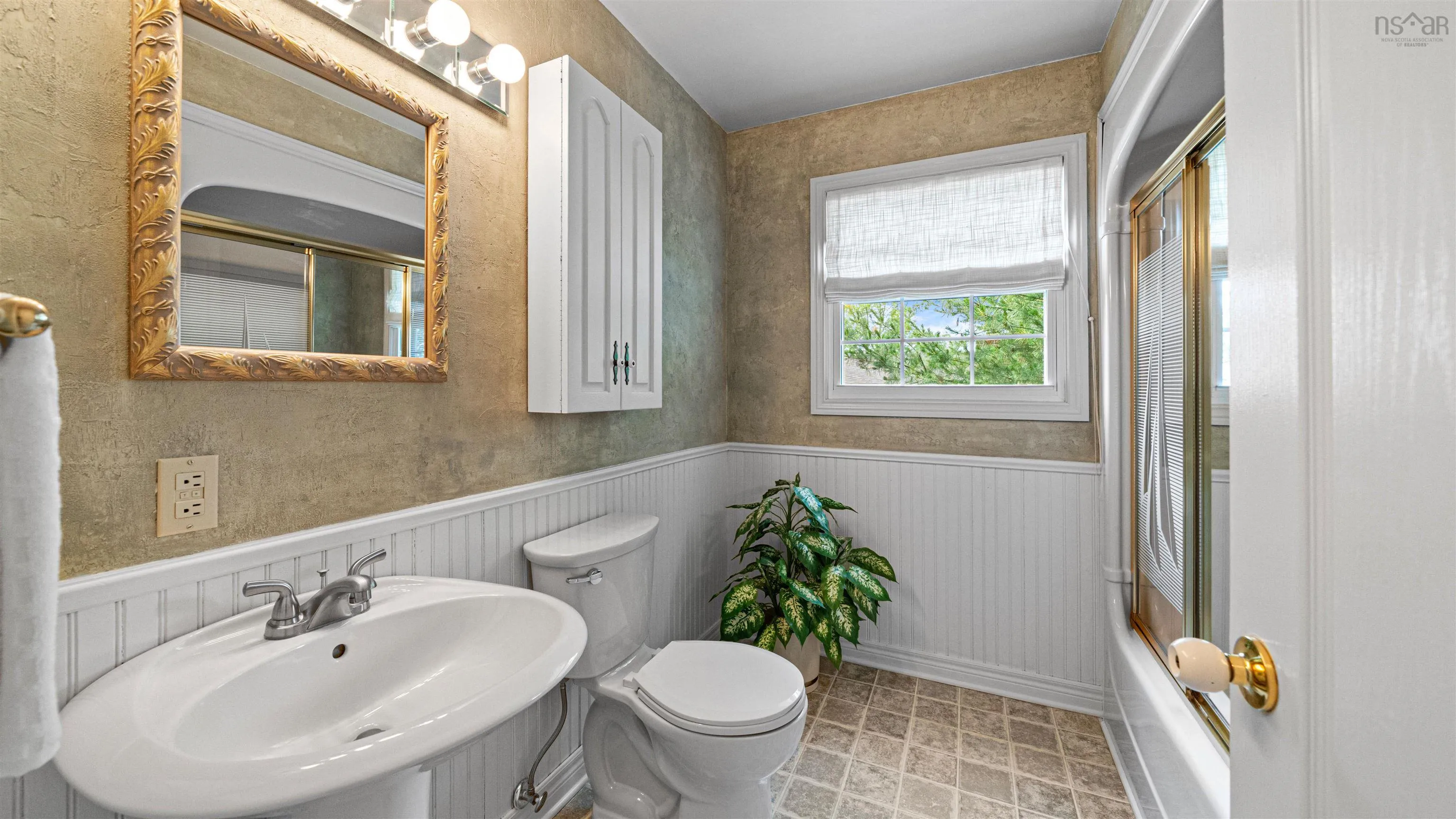 11 Plaza Drive, Dartmouth, NS B2W 3H5, 5 Bedrooms Bedrooms, ,2 BathroomsBathrooms,Residential,For Sale,Plaza,202521036