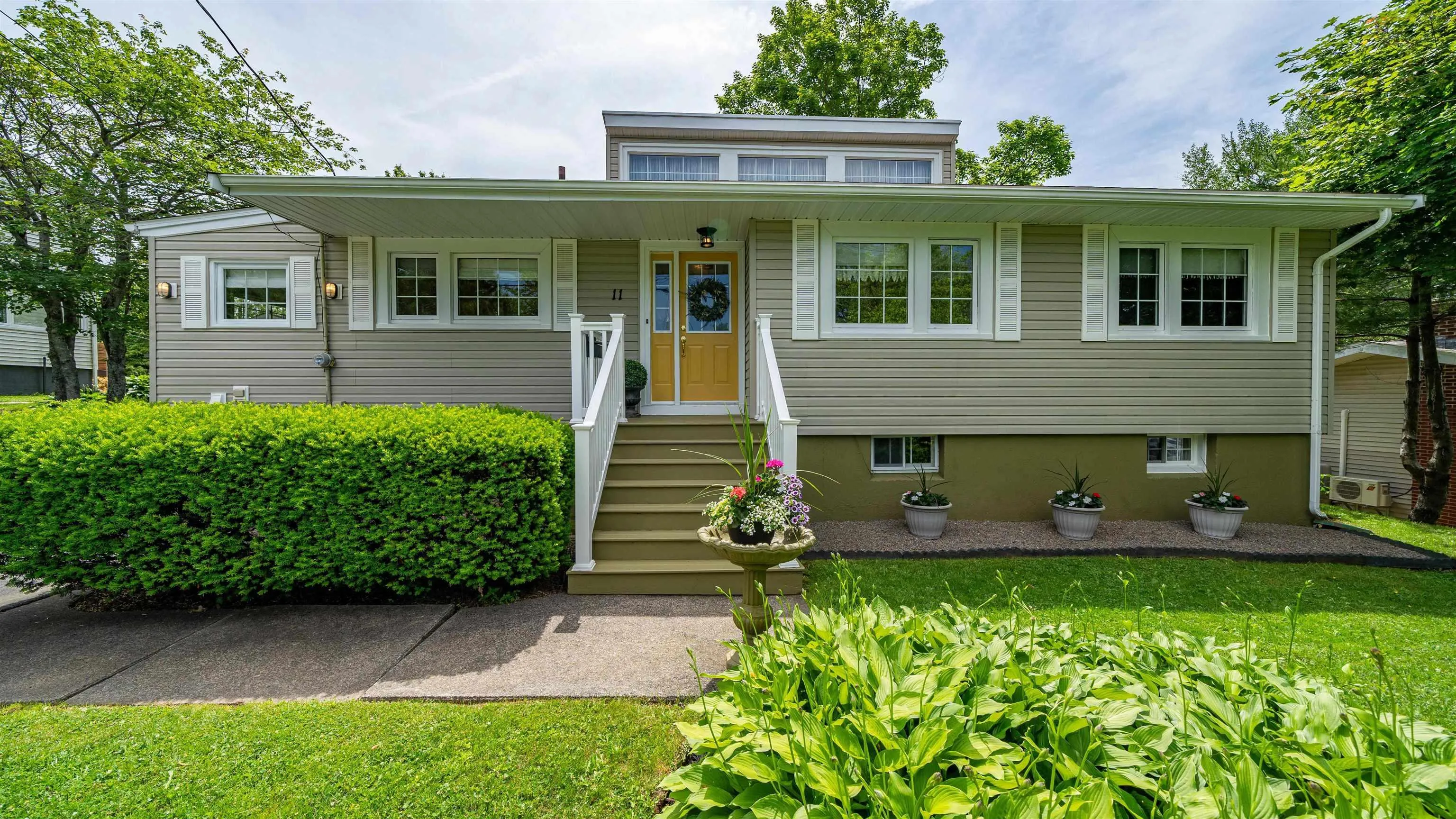 11 Plaza Drive, Dartmouth, NS B2W 3H5, 5 Bedrooms Bedrooms, ,2 BathroomsBathrooms,Residential,For Sale,Plaza,202521036
