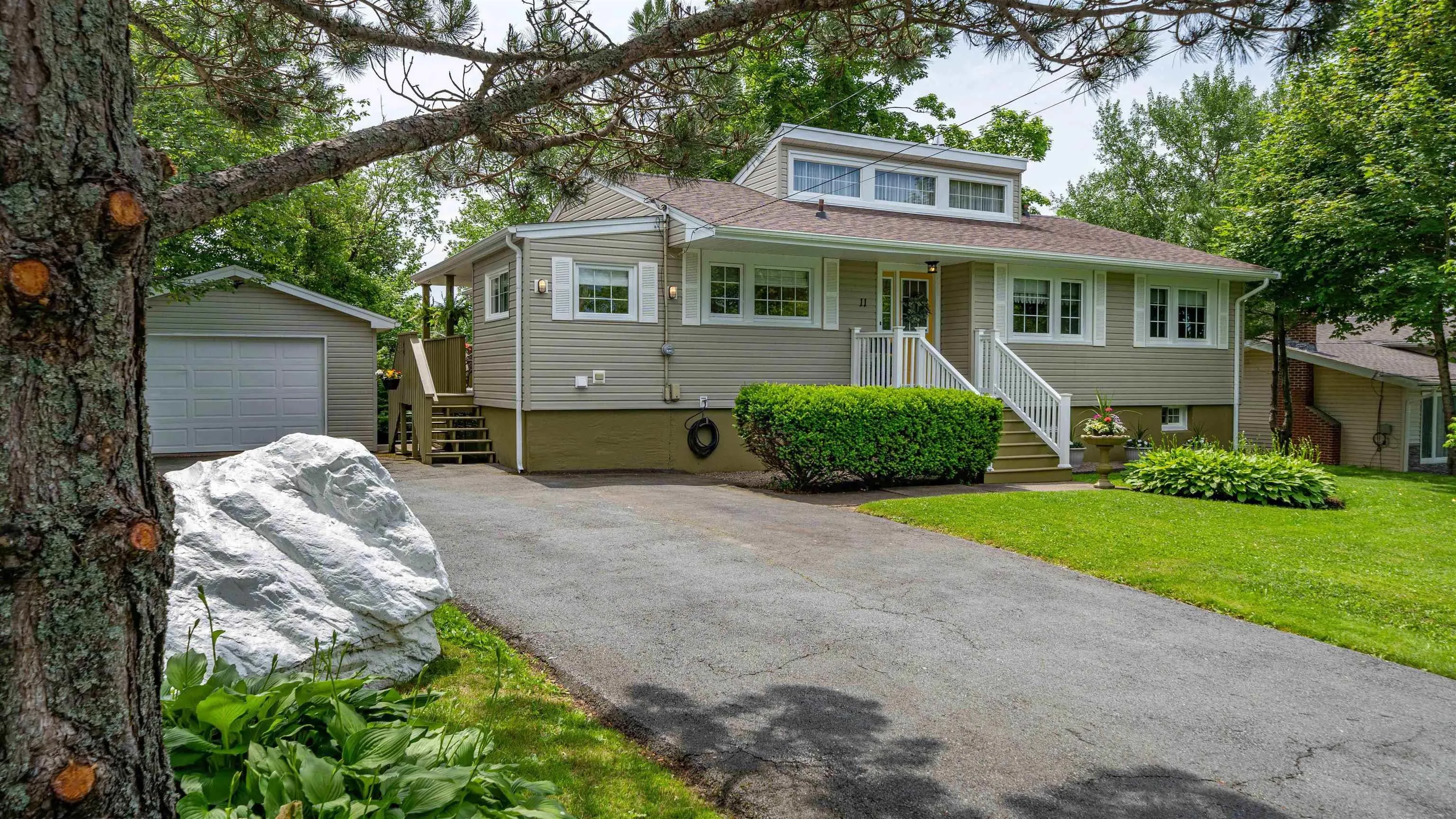 11 Plaza Drive, Dartmouth, NS B2W 3H5, 5 Bedrooms Bedrooms, ,2 BathroomsBathrooms,Residential,For Sale,Plaza,202521036