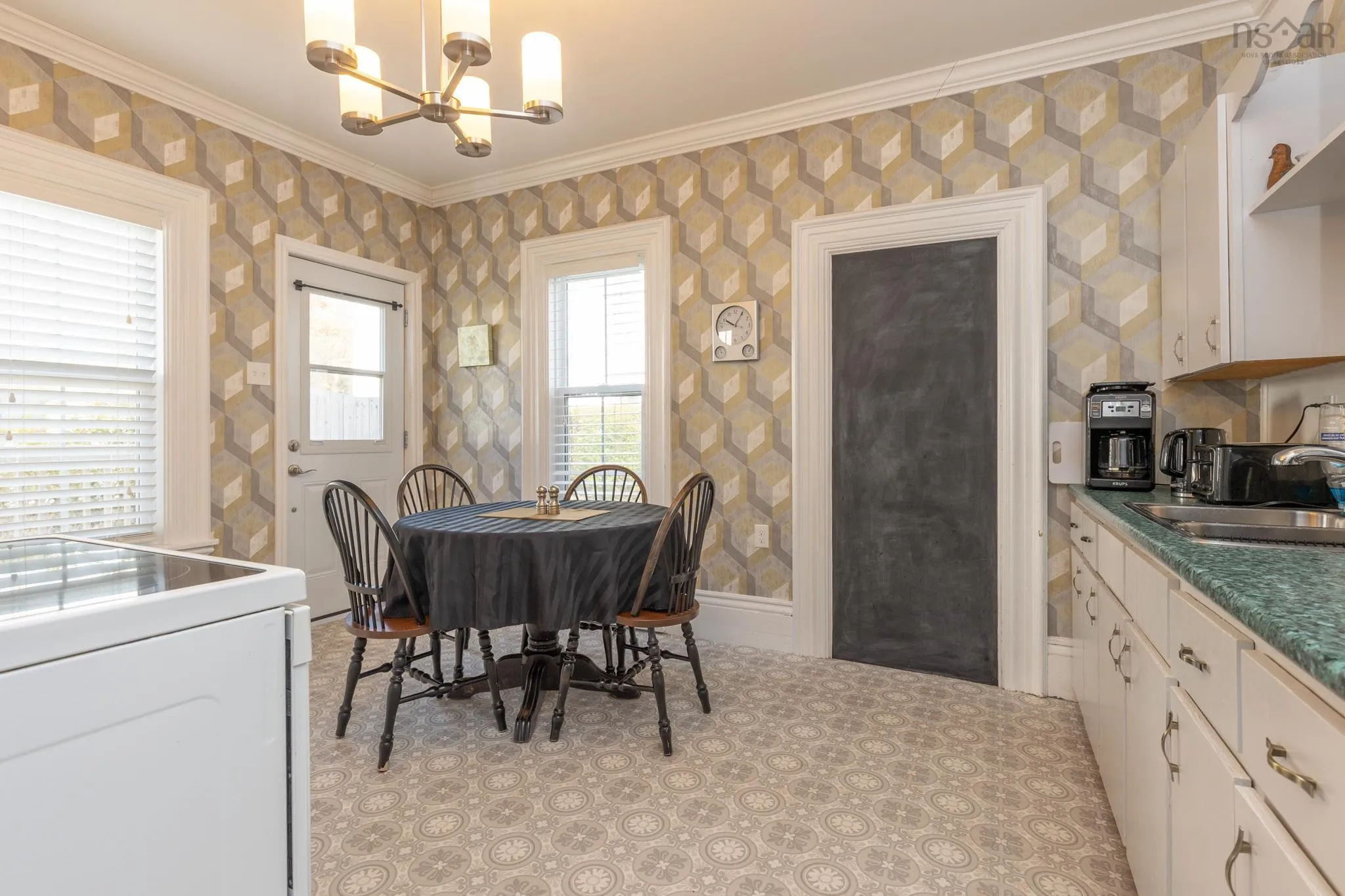 24 Albert Street, Yarmouth Ns B5a 3m9, 3 Bedrooms Bedrooms, ,Residential Income,For Sale,Albert,202425793