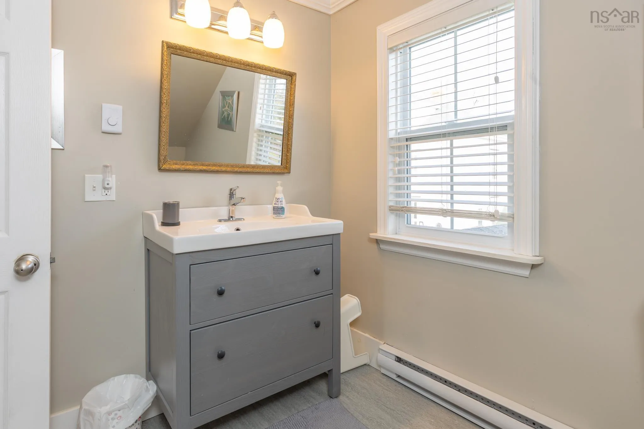 24 Albert Street, Yarmouth Ns B5a 3m9, 3 Bedrooms Bedrooms, ,Residential Income,For Sale,Albert,202425793