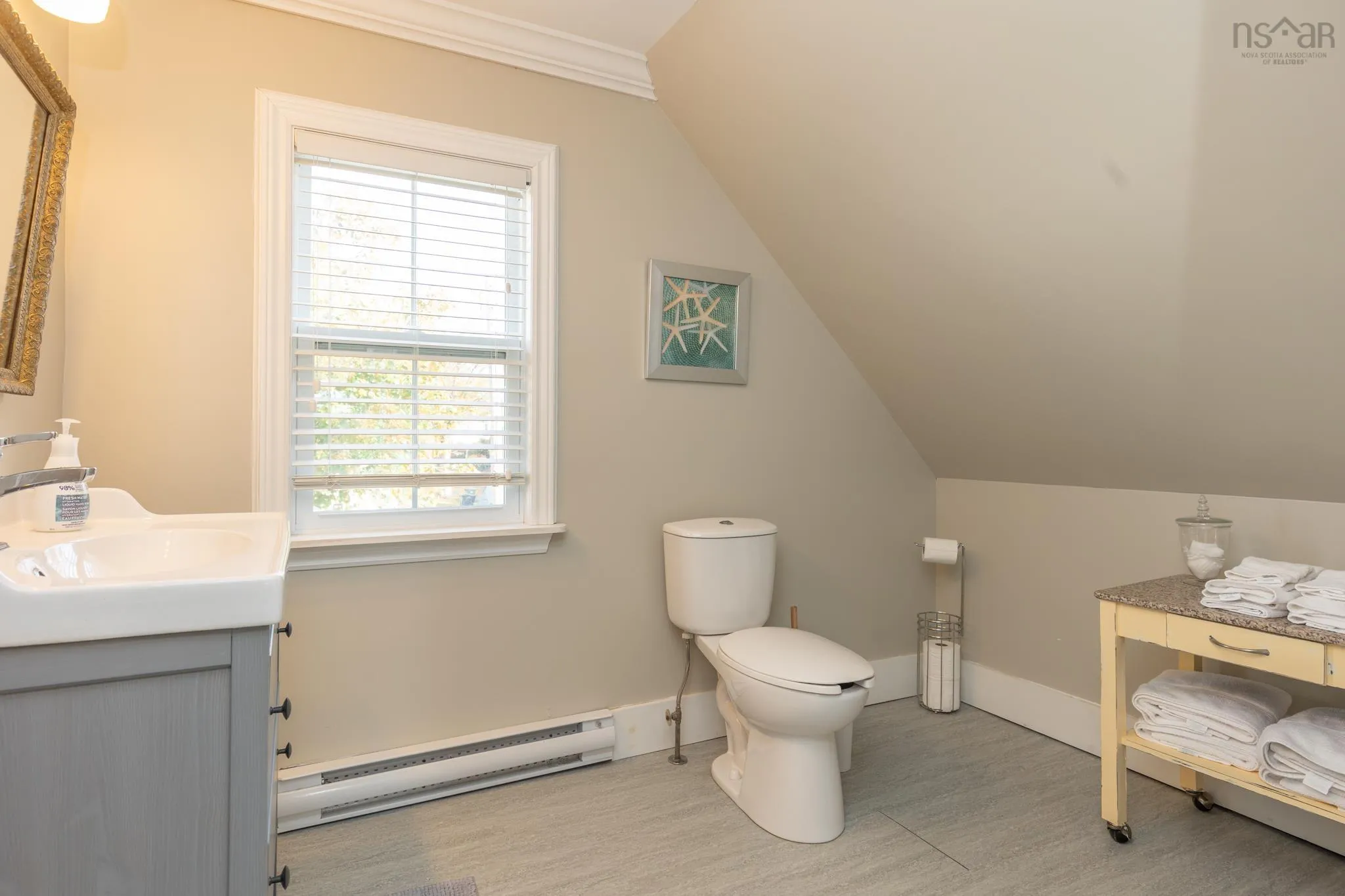 24 Albert Street, Yarmouth Ns B5a 3m9, 3 Bedrooms Bedrooms, ,Residential Income,For Sale,Albert,202425793