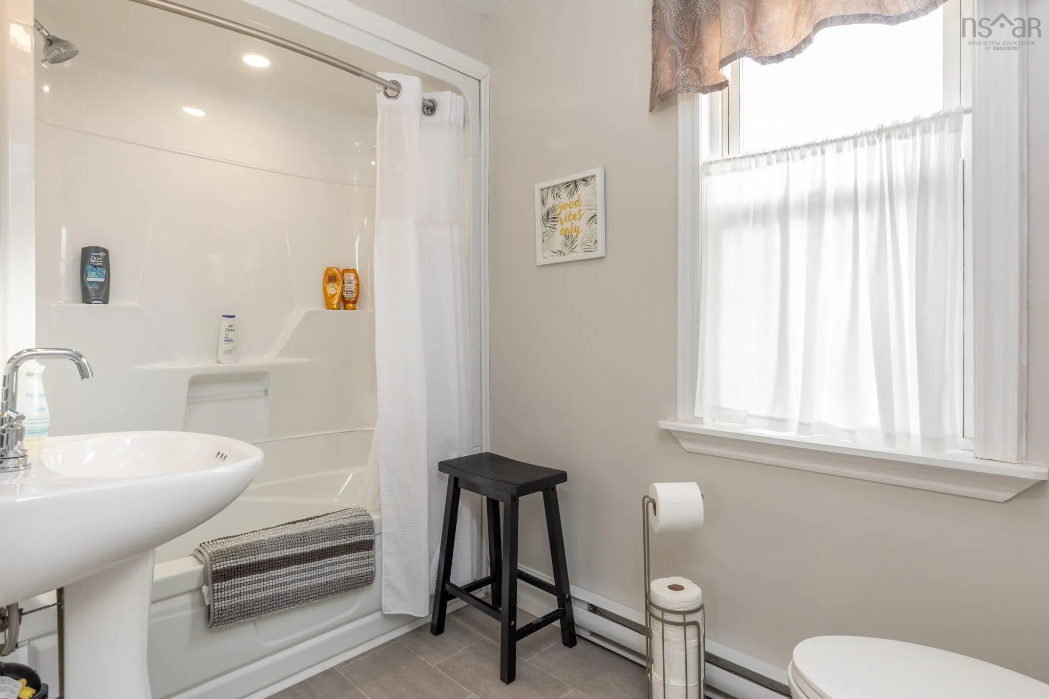 24 Albert Street, Yarmouth Ns B5a 3m9, 3 Bedrooms Bedrooms, ,Residential Income,For Sale,Albert,202425793