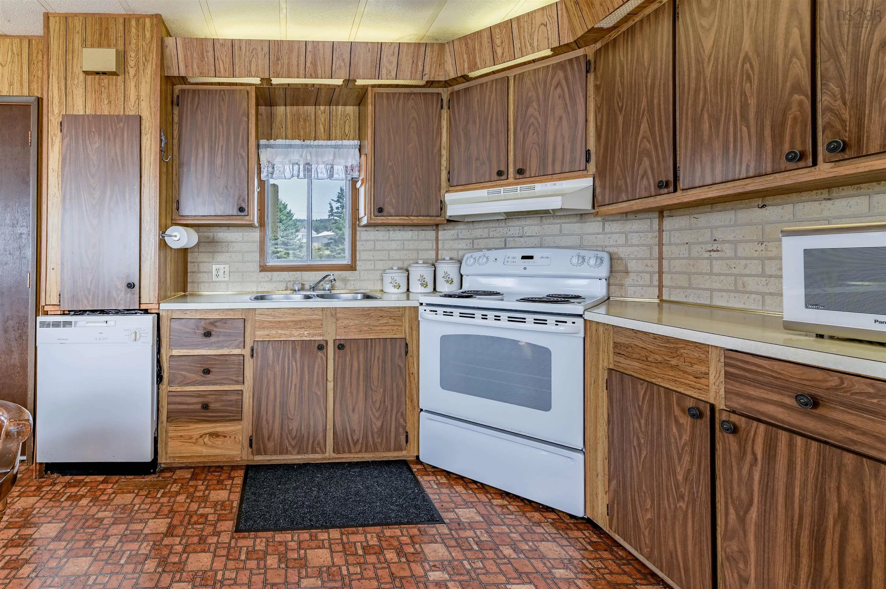 1472 Cape Split Rd Road, Scots Bay, NS B0P 1H0, 5 Bedrooms Bedrooms, ,1 BathroomBathrooms,Residential,For Sale,Cape Split Rd,202523116