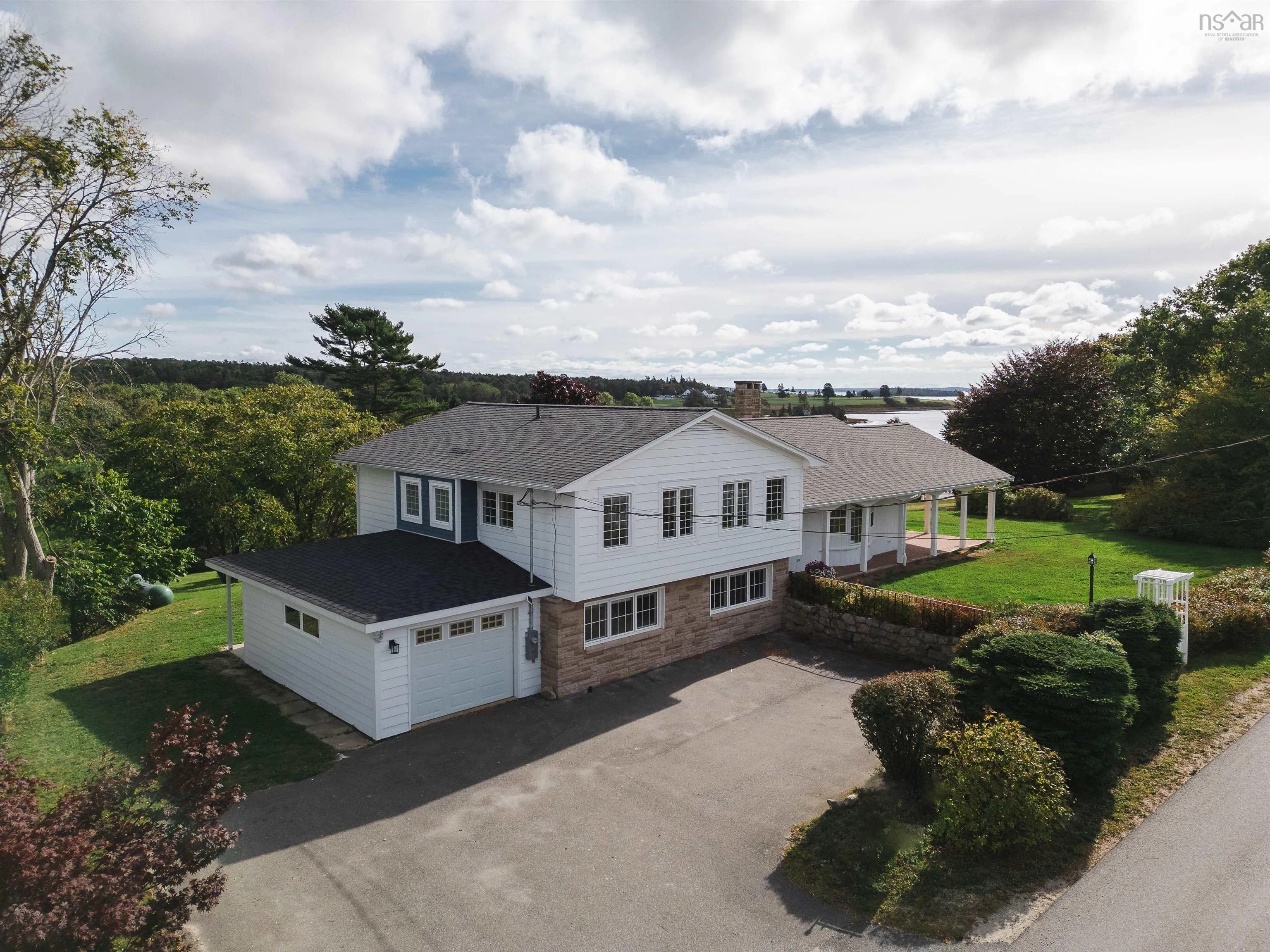 97 Nauss Point Road, Chester, NS B0J 1J0, 5 Bedrooms Bedrooms, ,3 BathroomsBathrooms,Residential,For Sale,Nauss Point,202524817