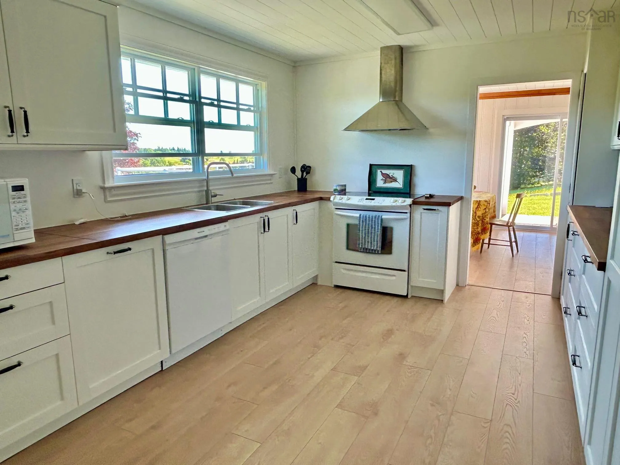 97 Nauss Point Road, Chester, NS B0J 1J0, 5 Bedrooms Bedrooms, ,3 BathroomsBathrooms,Residential,For Sale,Nauss Point,202524817