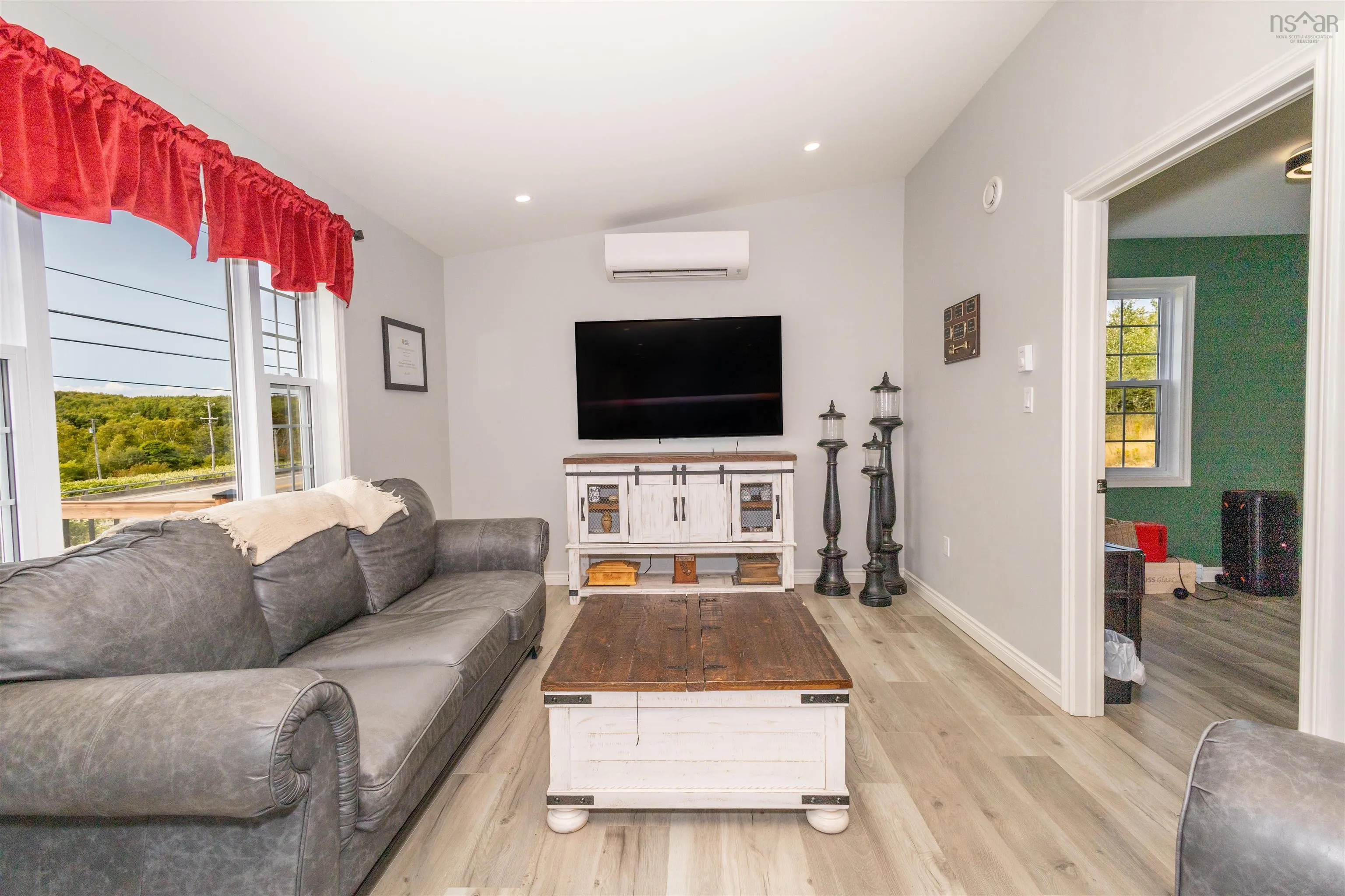 131 Tobin Avenue, North Sydney, NS B2A 3C1, 4 Bedrooms Bedrooms, ,2 BathroomsBathrooms,Residential,For Sale,Tobin,202522990