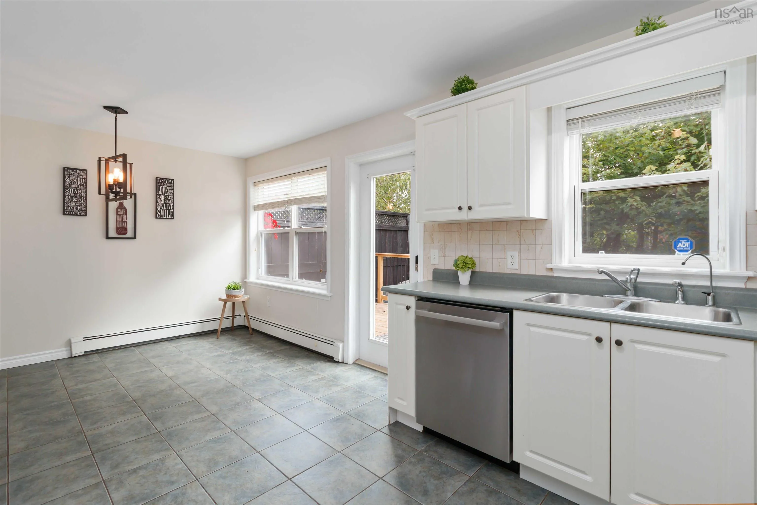 8 Surrey Way, Dartmouth, NS B2W 6R7, 3 Bedrooms Bedrooms, ,3 BathroomsBathrooms,Residential,For Sale,Surrey Way, Portland Hills,202521279