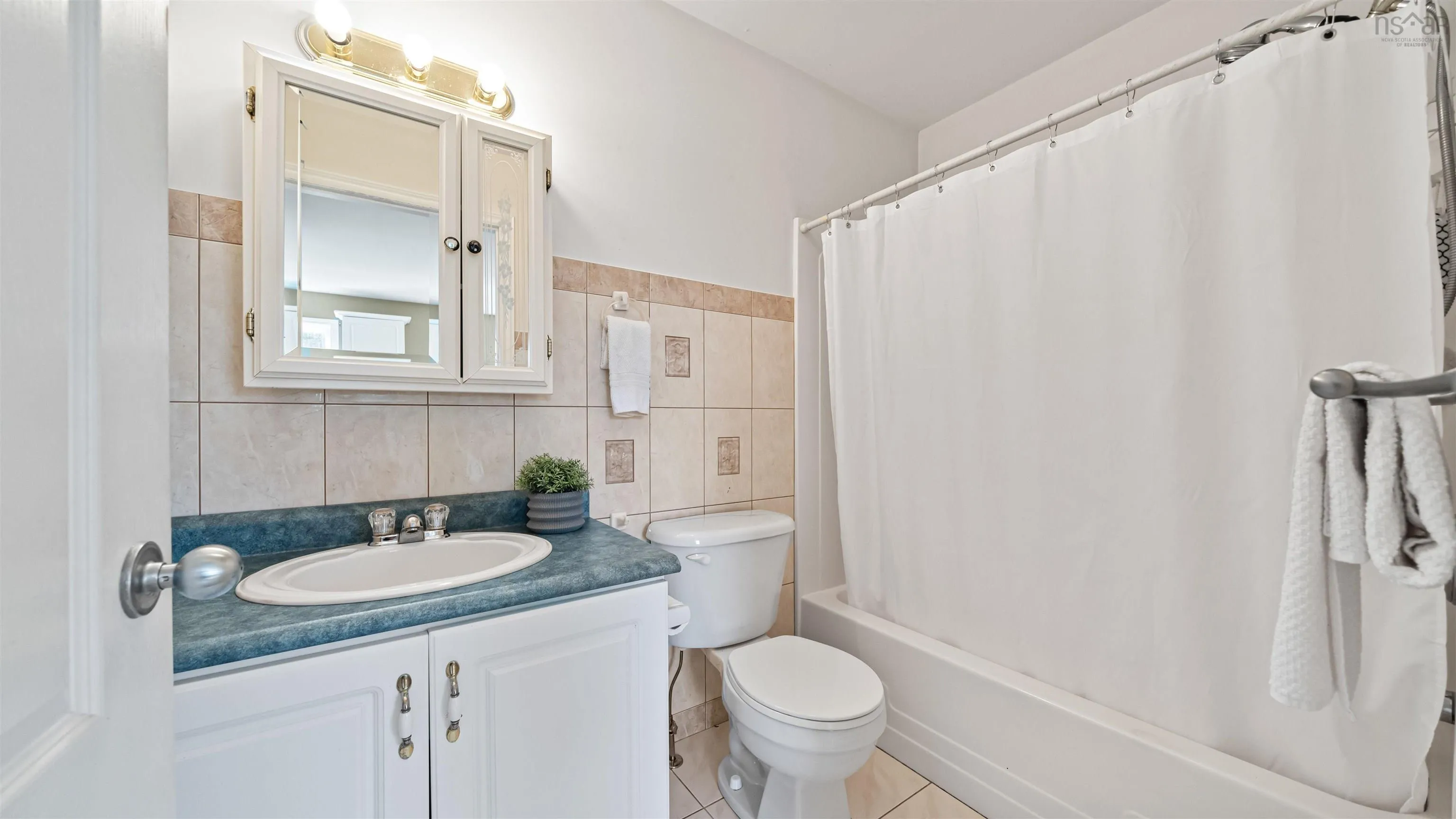130 Feruz Crescent, Halifax, NS B3R 2N3, 3 Bedrooms Bedrooms, ,2 BathroomsBathrooms,Residential,For Sale,Feruz,202524225