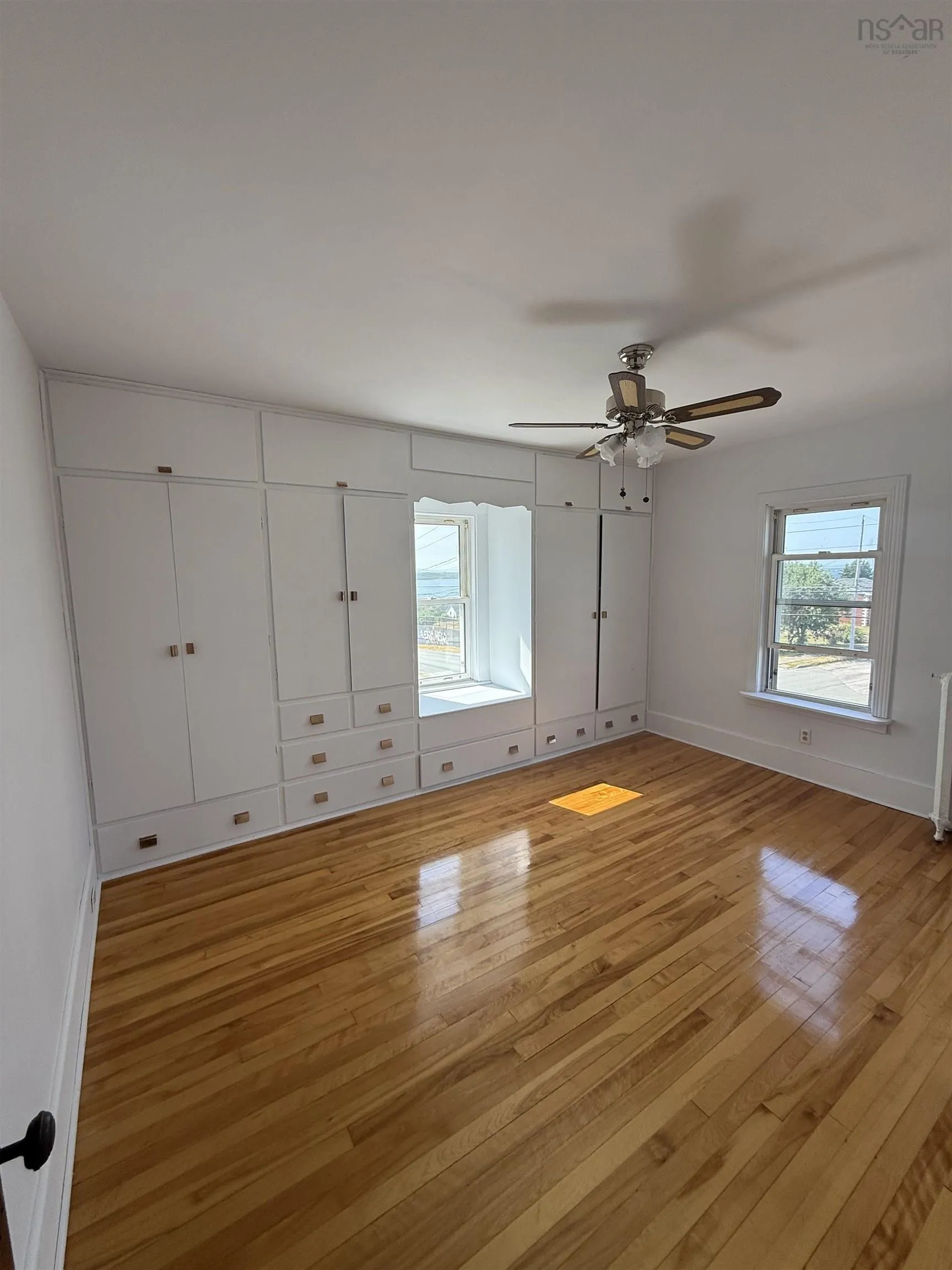 126 Broadway Street, Whitney Pier, NS B1N 2Y8, 4 Bedrooms Bedrooms, ,1 BathroomBathrooms,Residential,For Sale,Broadway,202520663
