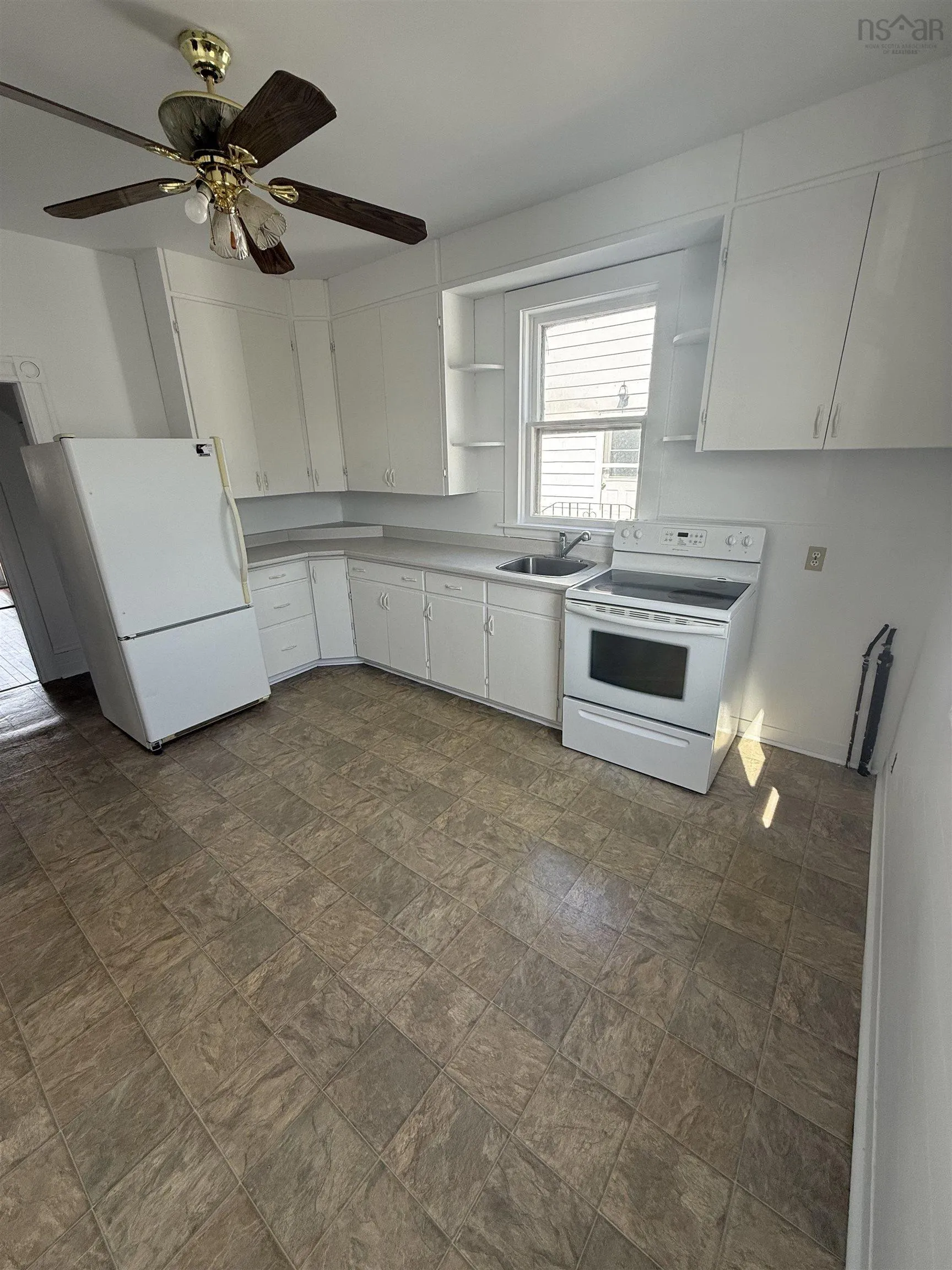 126 Broadway Street, Whitney Pier, NS B1N 2Y8, 4 Bedrooms Bedrooms, ,1 BathroomBathrooms,Residential,For Sale,Broadway,202520663