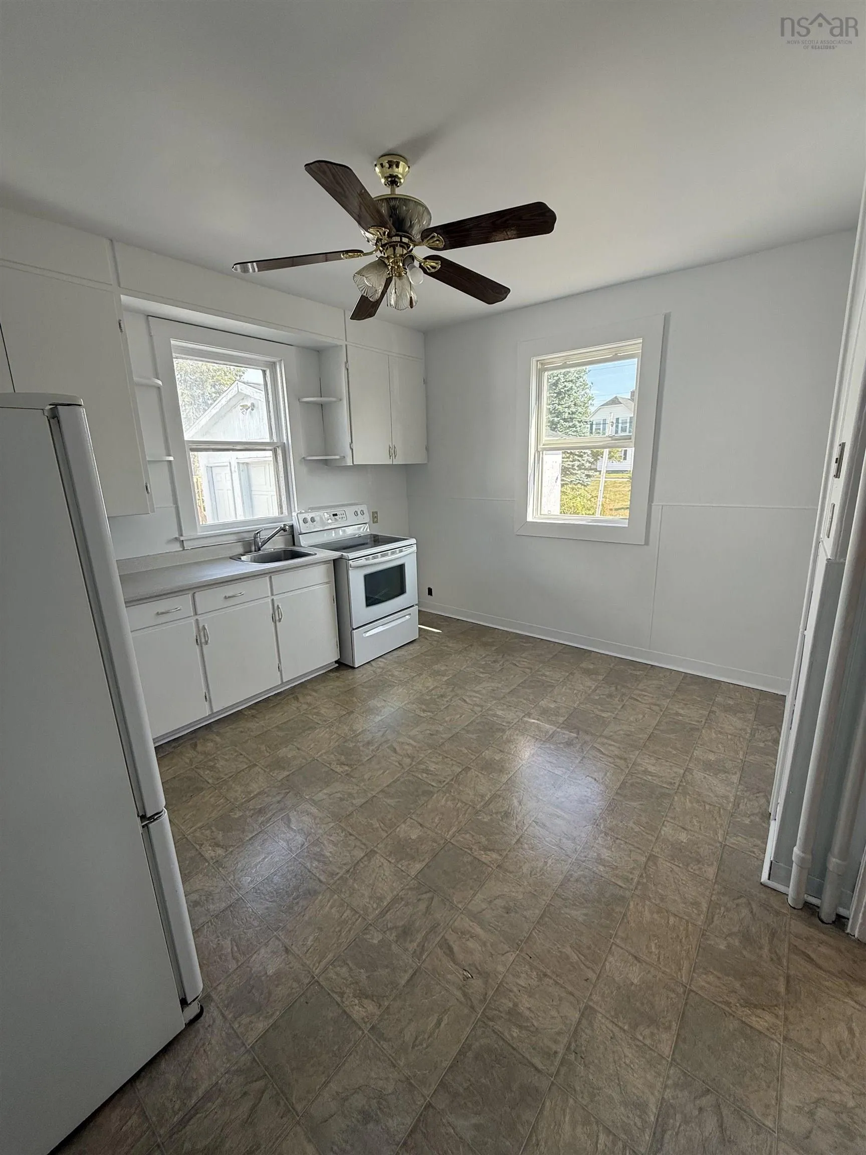 126 Broadway Street, Whitney Pier, NS B1N 2Y8, 4 Bedrooms Bedrooms, ,1 BathroomBathrooms,Residential,For Sale,Broadway,202520663