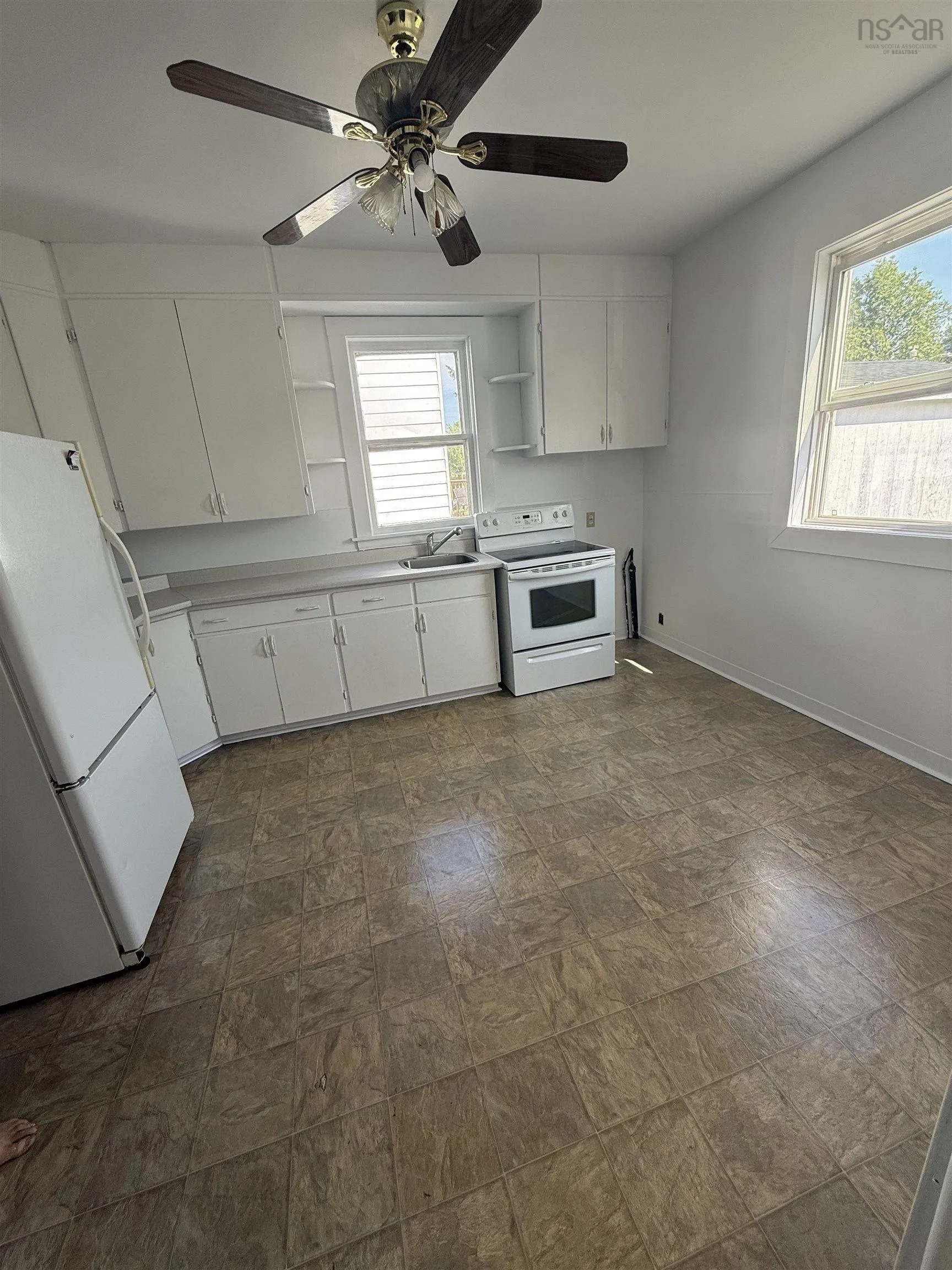 126 Broadway Street, Whitney Pier, NS B1N 2Y8, 4 Bedrooms Bedrooms, ,1 BathroomBathrooms,Residential,For Sale,Broadway,202520663