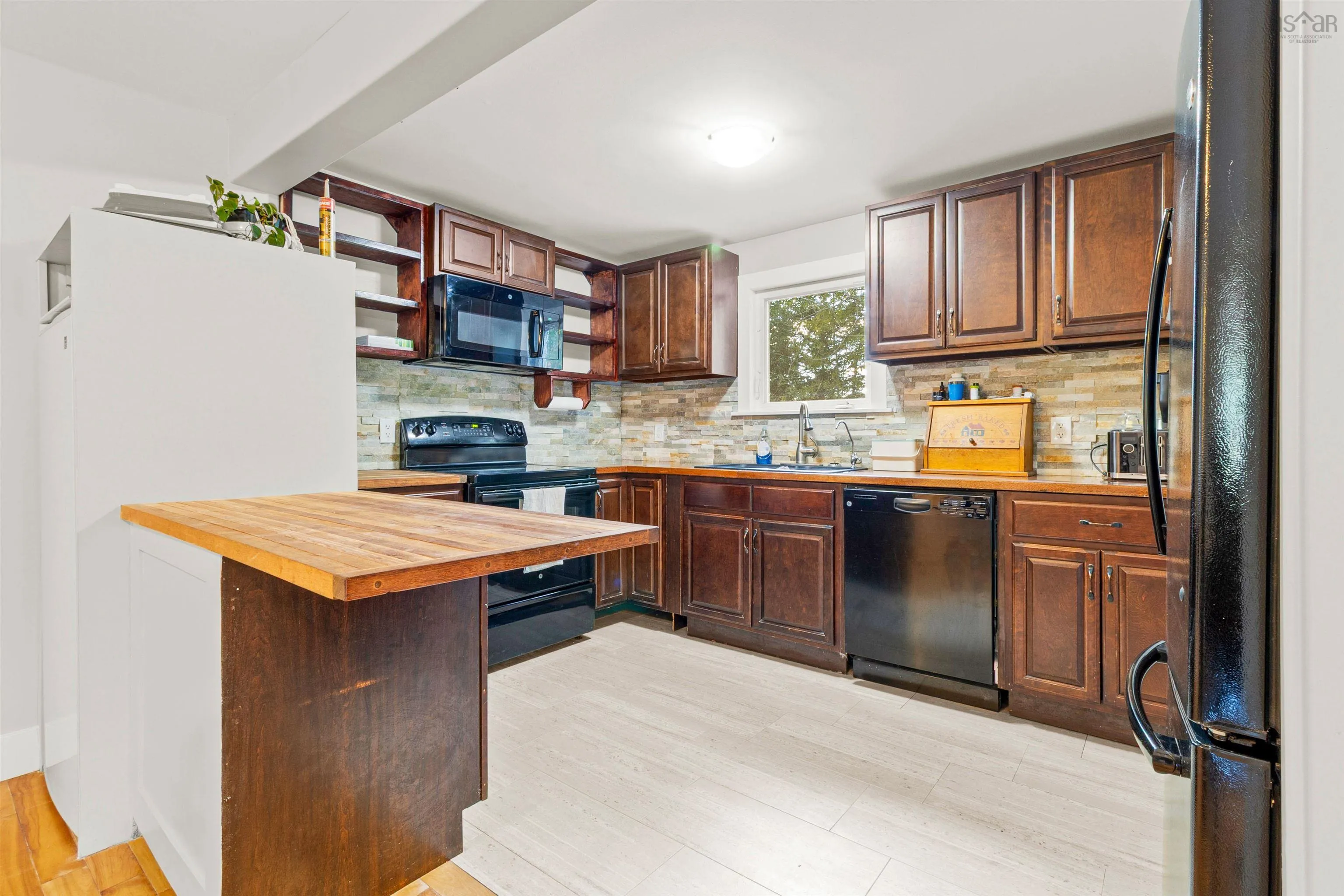 6 Beech Hill Road, Seabright, NS B3Z 3A2, 2 Bedrooms Bedrooms, ,1 BathroomBathrooms,Residential,For Sale,Beech Hill,202524906