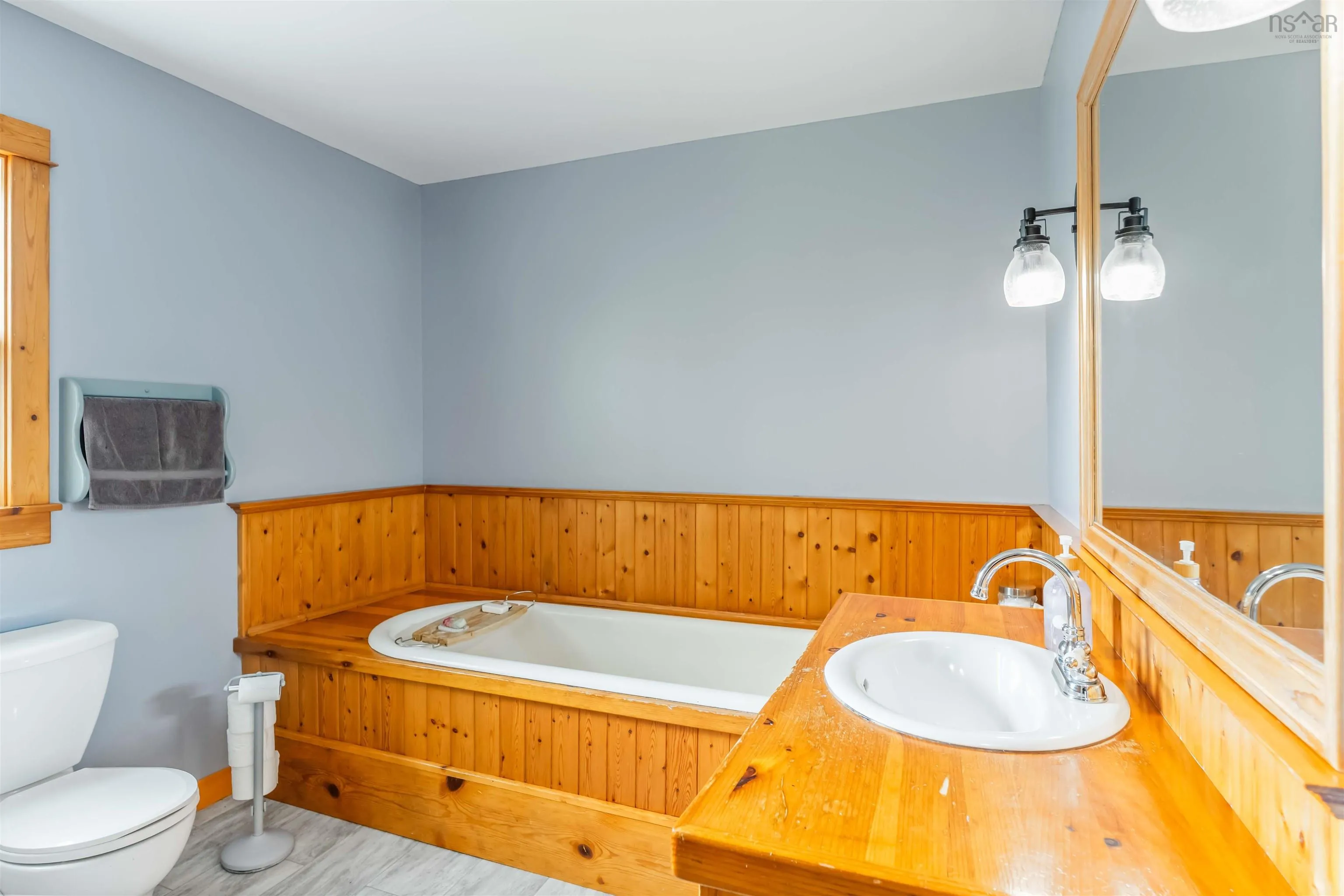 251 Main Street, Berwick Ns B0p 1e0, 4 Bedrooms Bedrooms, ,2 BathroomsBathrooms,Residential,For Sale,Main,202510441