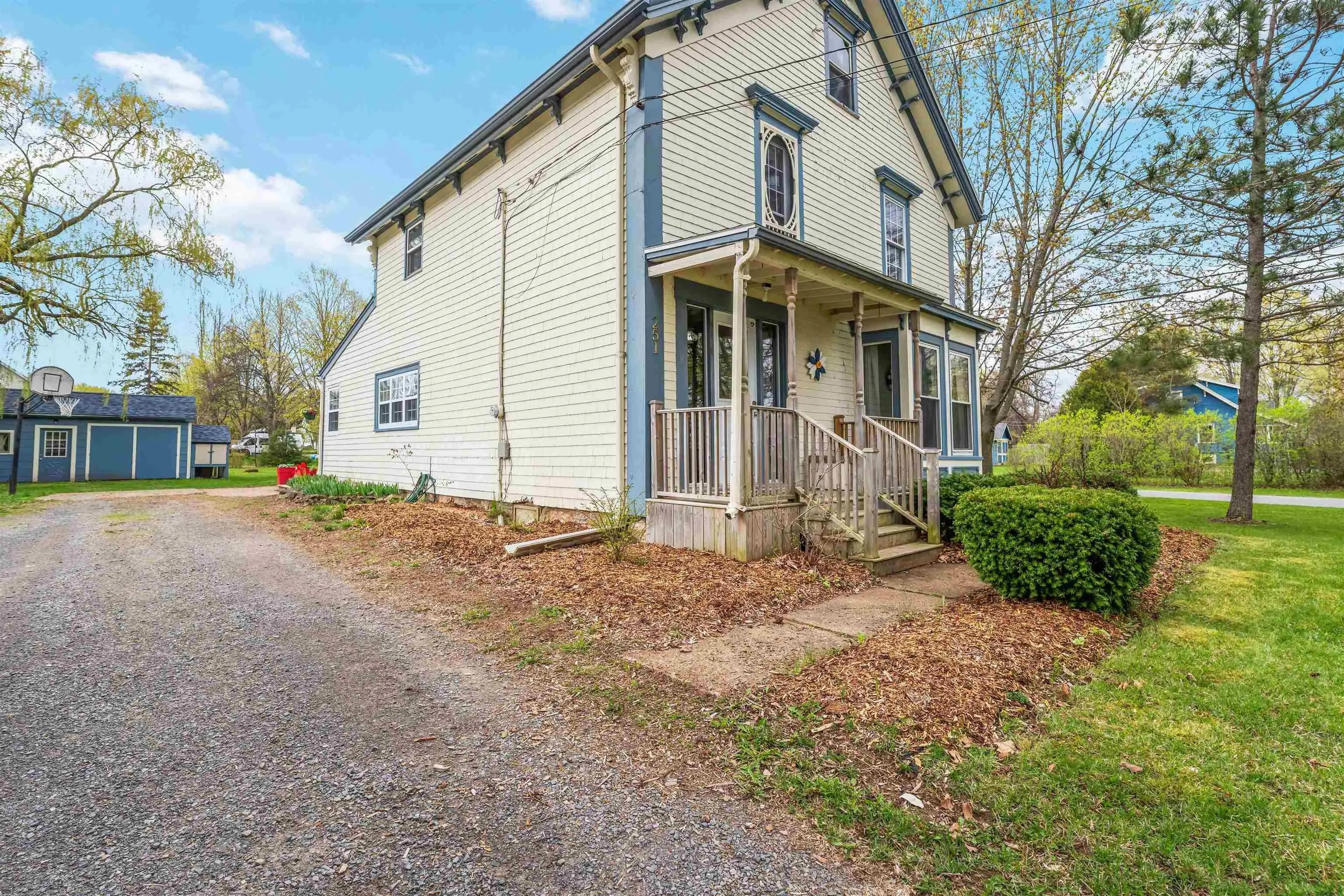 251 Main Street, Berwick Ns B0p 1e0, 4 Bedrooms Bedrooms, ,2 BathroomsBathrooms,Residential,For Sale,Main,202510441