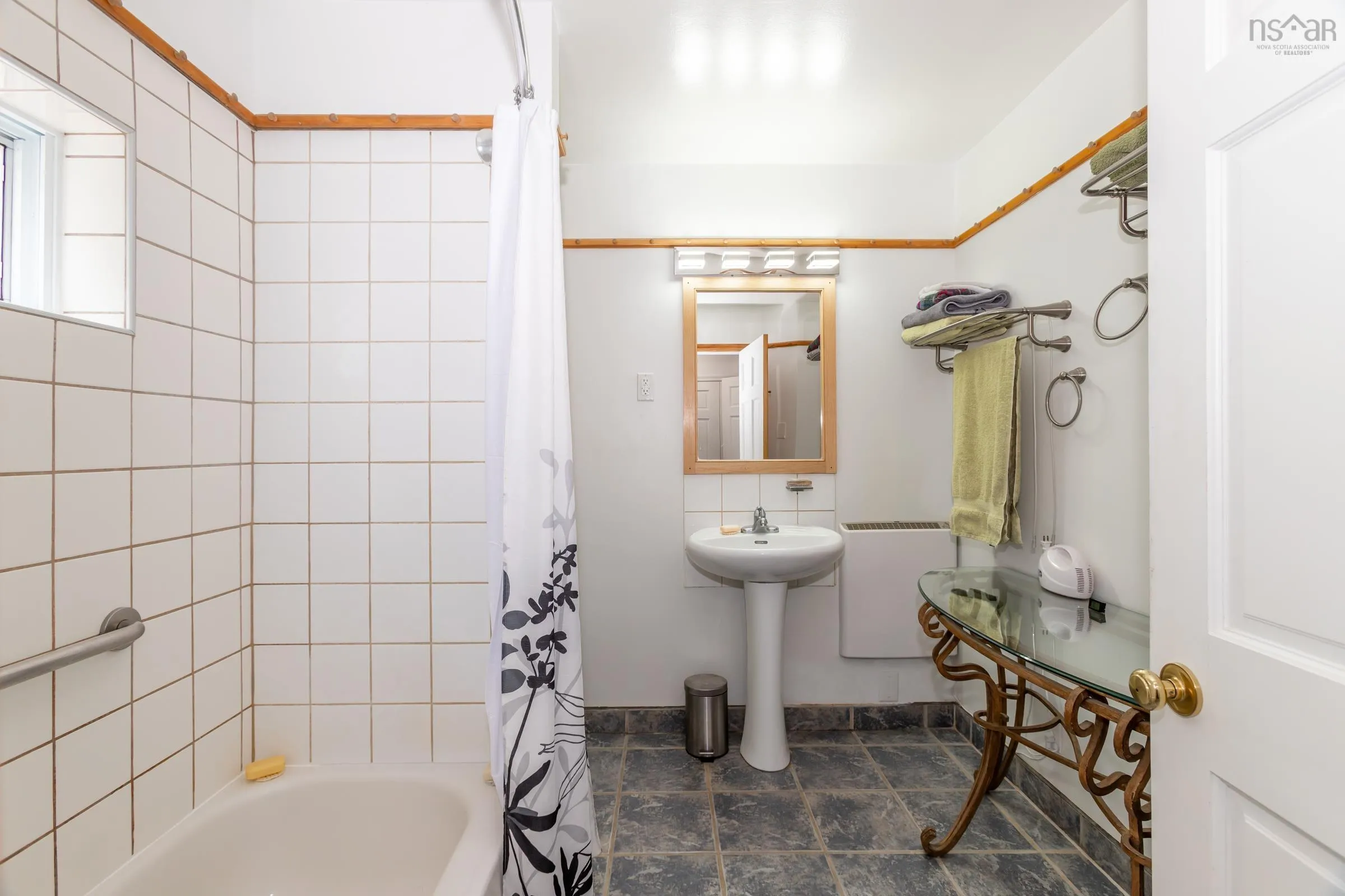 8012 Shore Road, Hampton, NS B0S 1L0, 2 Bedrooms Bedrooms, ,2 BathroomsBathrooms,Residential,For Sale,Shore,202518940