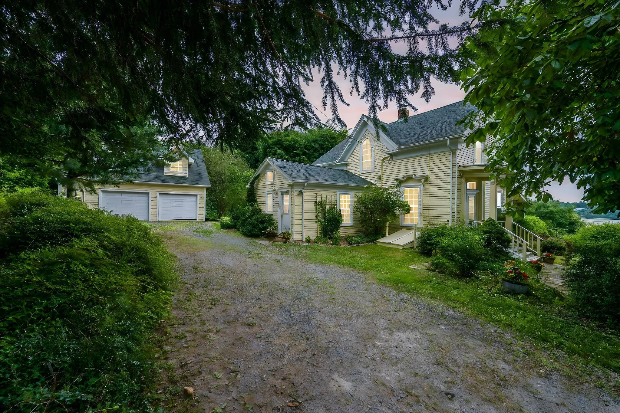 129 Town Road, Falmouth, NS B0P 1P0, 4 Bedrooms Bedrooms, ,5 BathroomsBathrooms,Residential,For Sale,Town,202519866