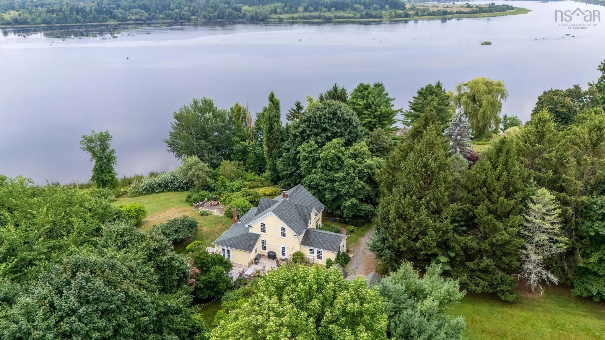 129 Town Road, Falmouth, NS B0P 1P0, 4 Bedrooms Bedrooms, ,5 BathroomsBathrooms,Residential,For Sale,Town,202519866