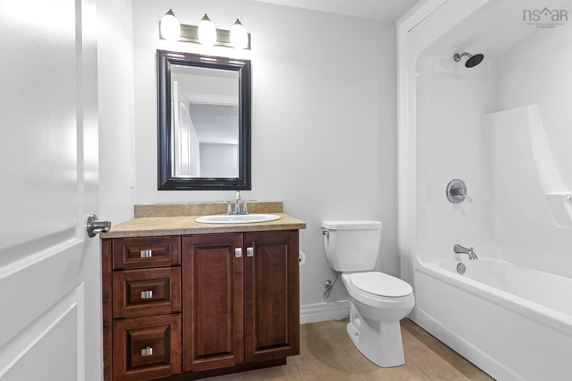 1 B Millview Avenue, Bedford, NS B4A 1G6, 5 Bedrooms Bedrooms, ,4 BathroomsBathrooms,Residential,For Sale,B Millview,202514590