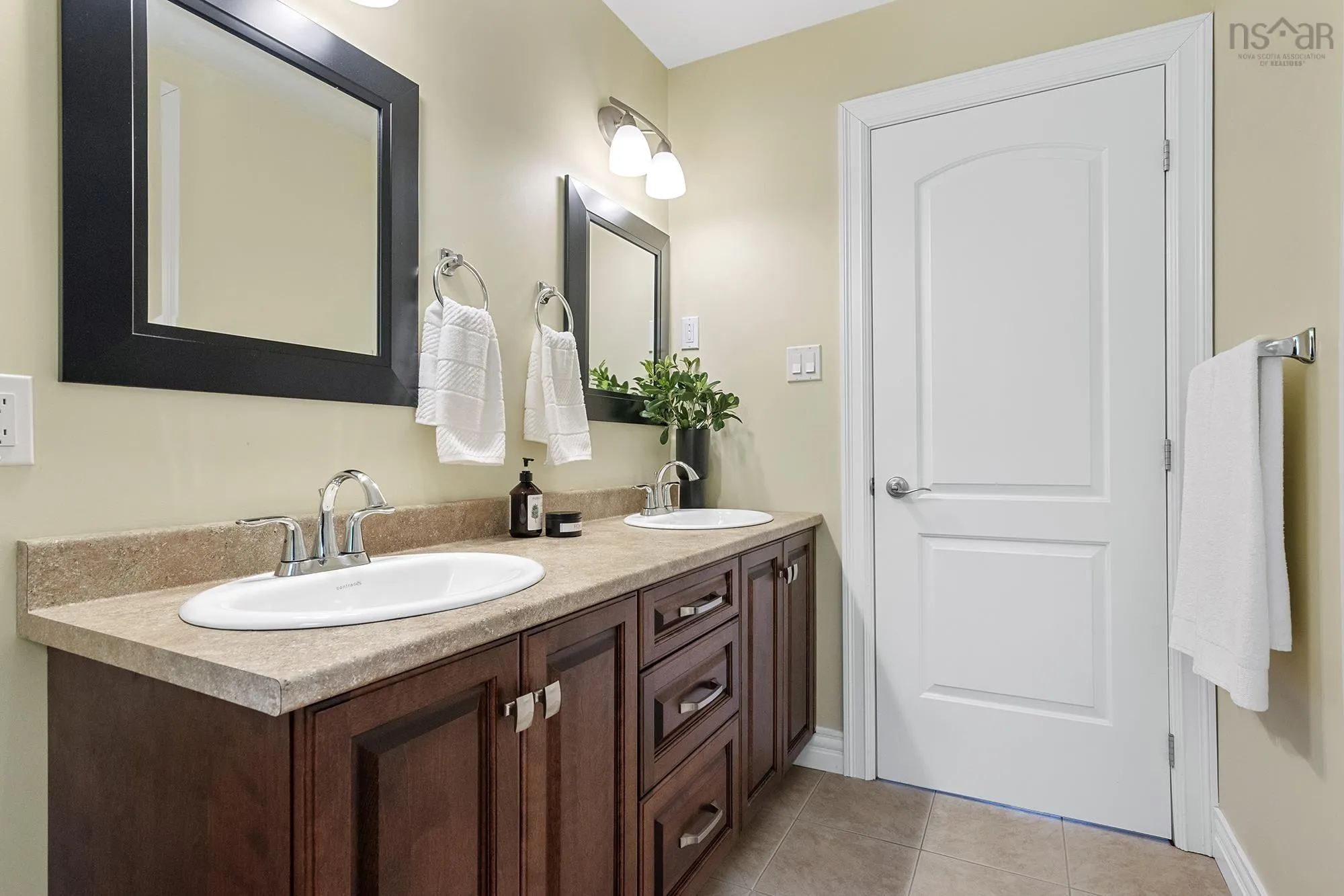 1 B Millview Avenue, Bedford, NS B4A 1G6, 5 Bedrooms Bedrooms, ,4 BathroomsBathrooms,Residential,For Sale,B Millview,202514590