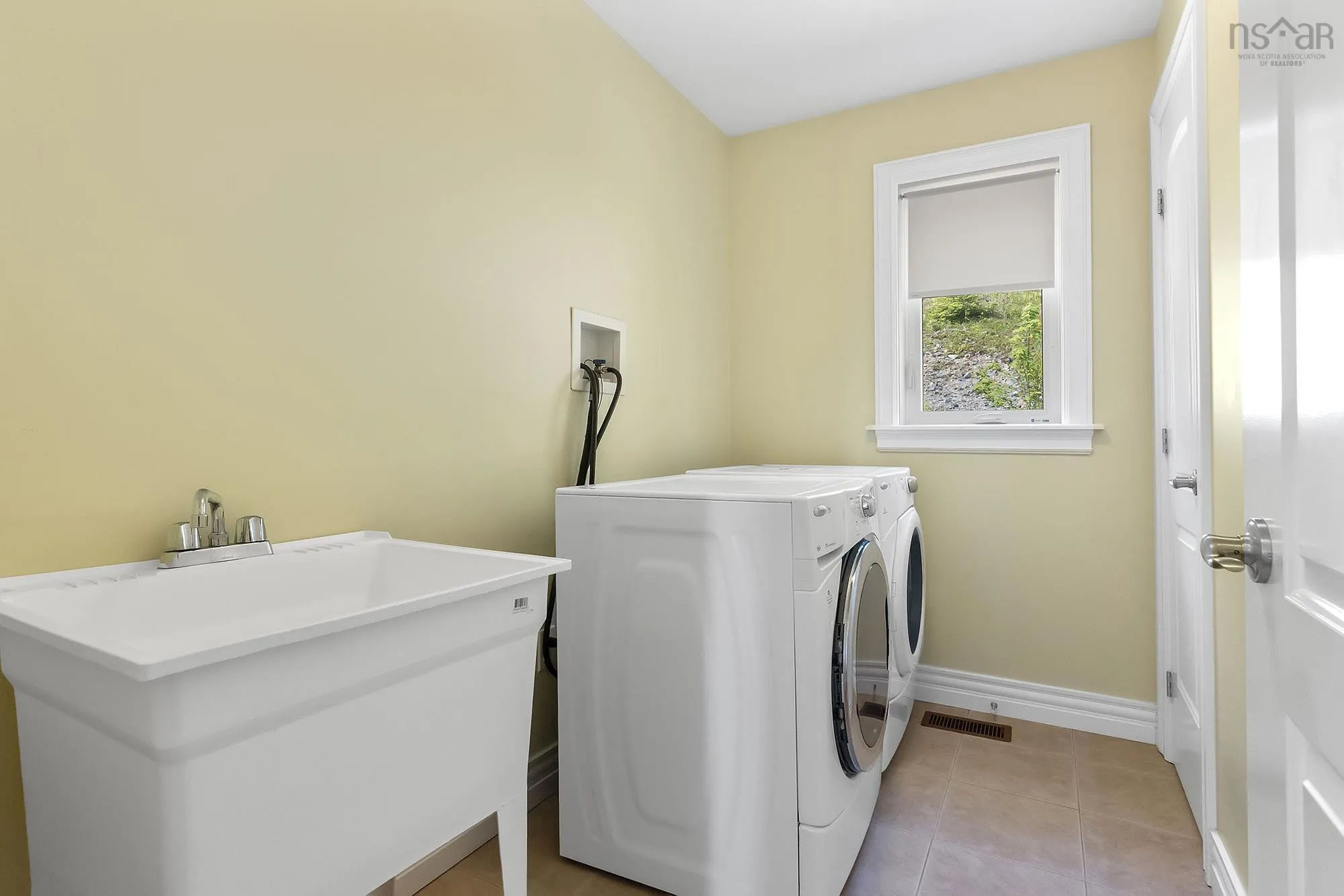 1 B Millview Avenue, Bedford, NS B4A 1G6, 5 Bedrooms Bedrooms, ,4 BathroomsBathrooms,Residential,For Sale,B Millview,202514590