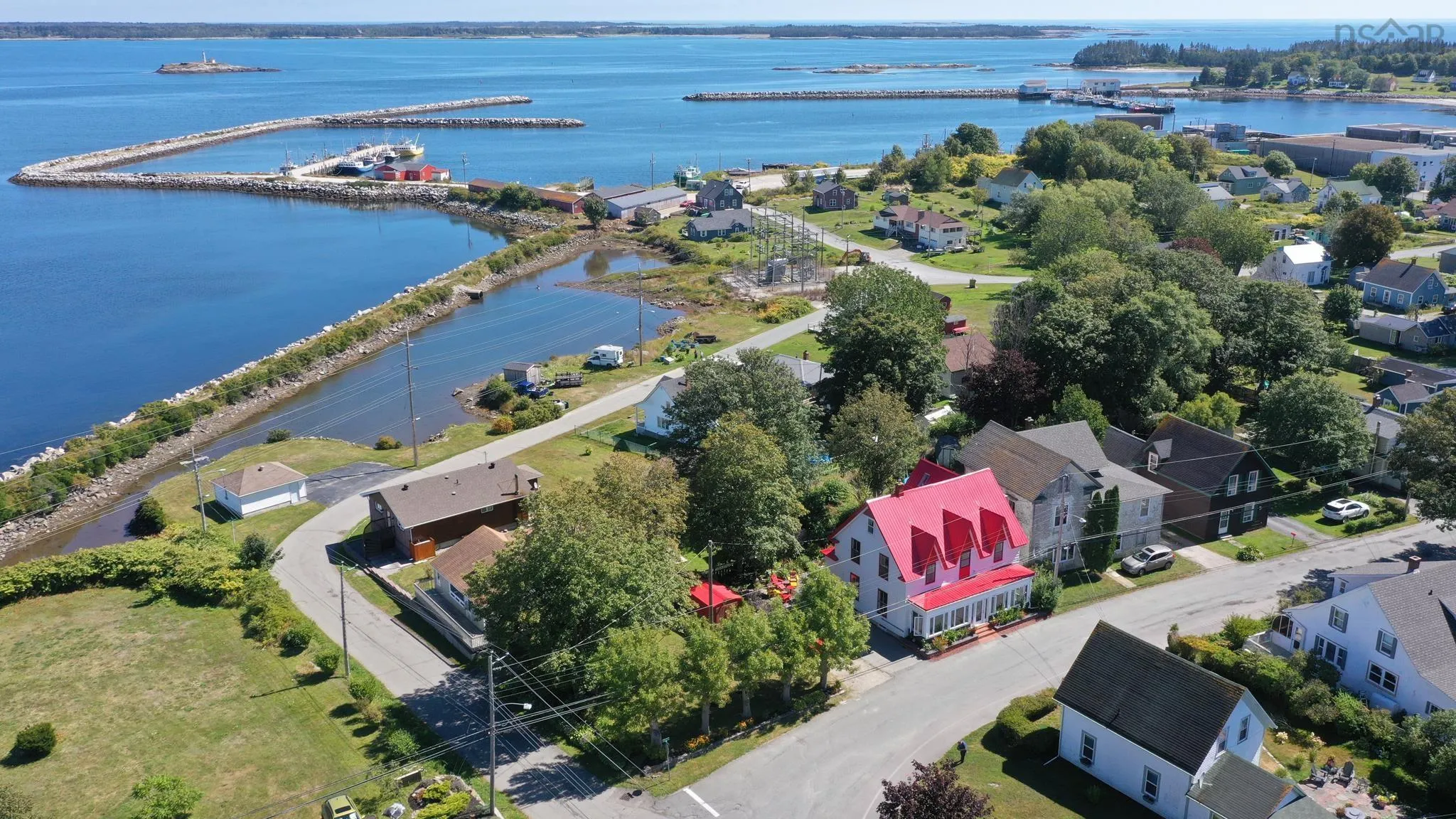 132 Hall Street, Lockeport, NS B0T 1L0, 5 Bedrooms Bedrooms, ,4 BathroomsBathrooms,Residential,For Sale,Hall,202523052
