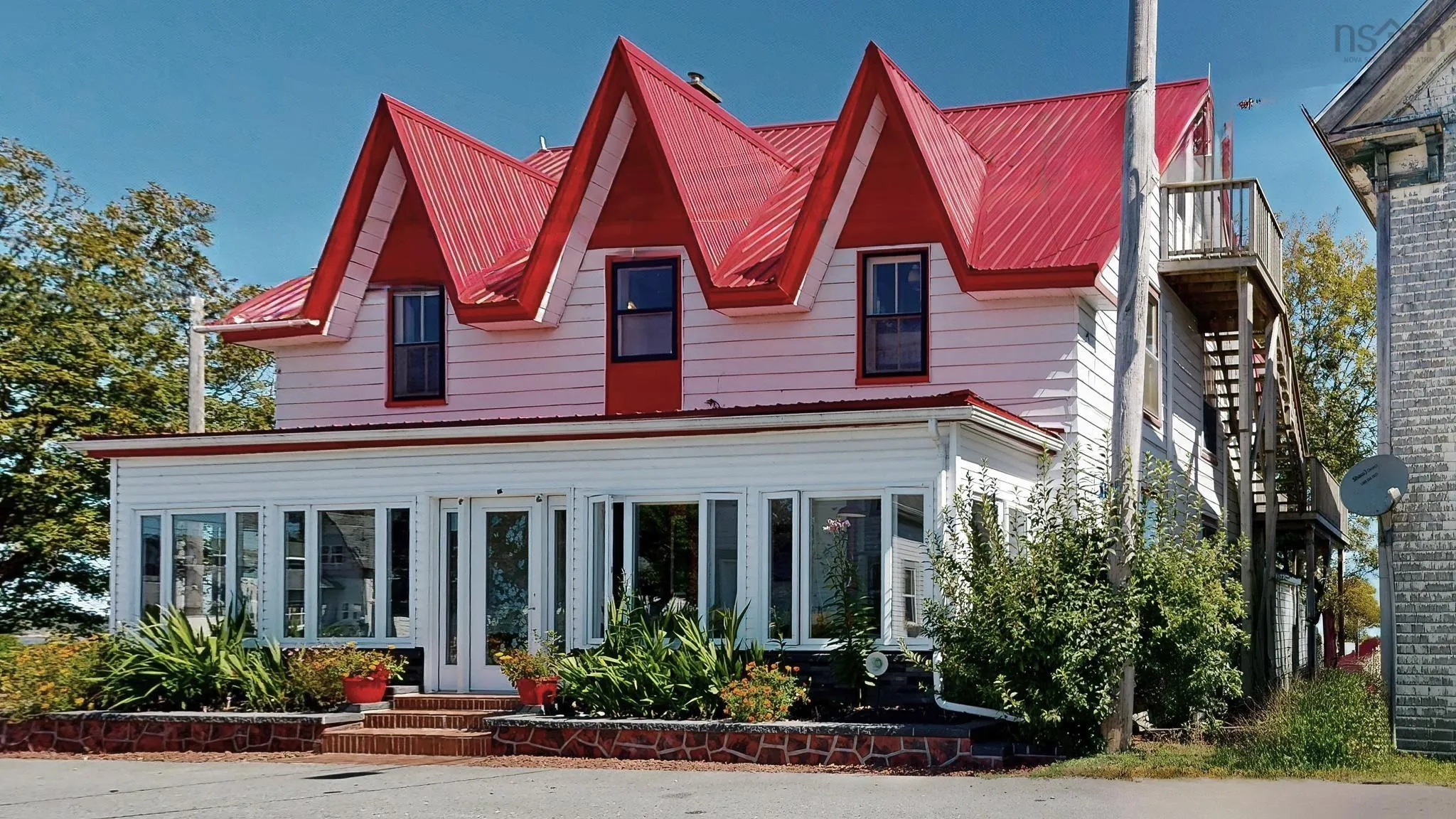 132 Hall Street, Lockeport, NS B0T 1L0, 5 Bedrooms Bedrooms, ,4 BathroomsBathrooms,Residential,For Sale,Hall,202523052