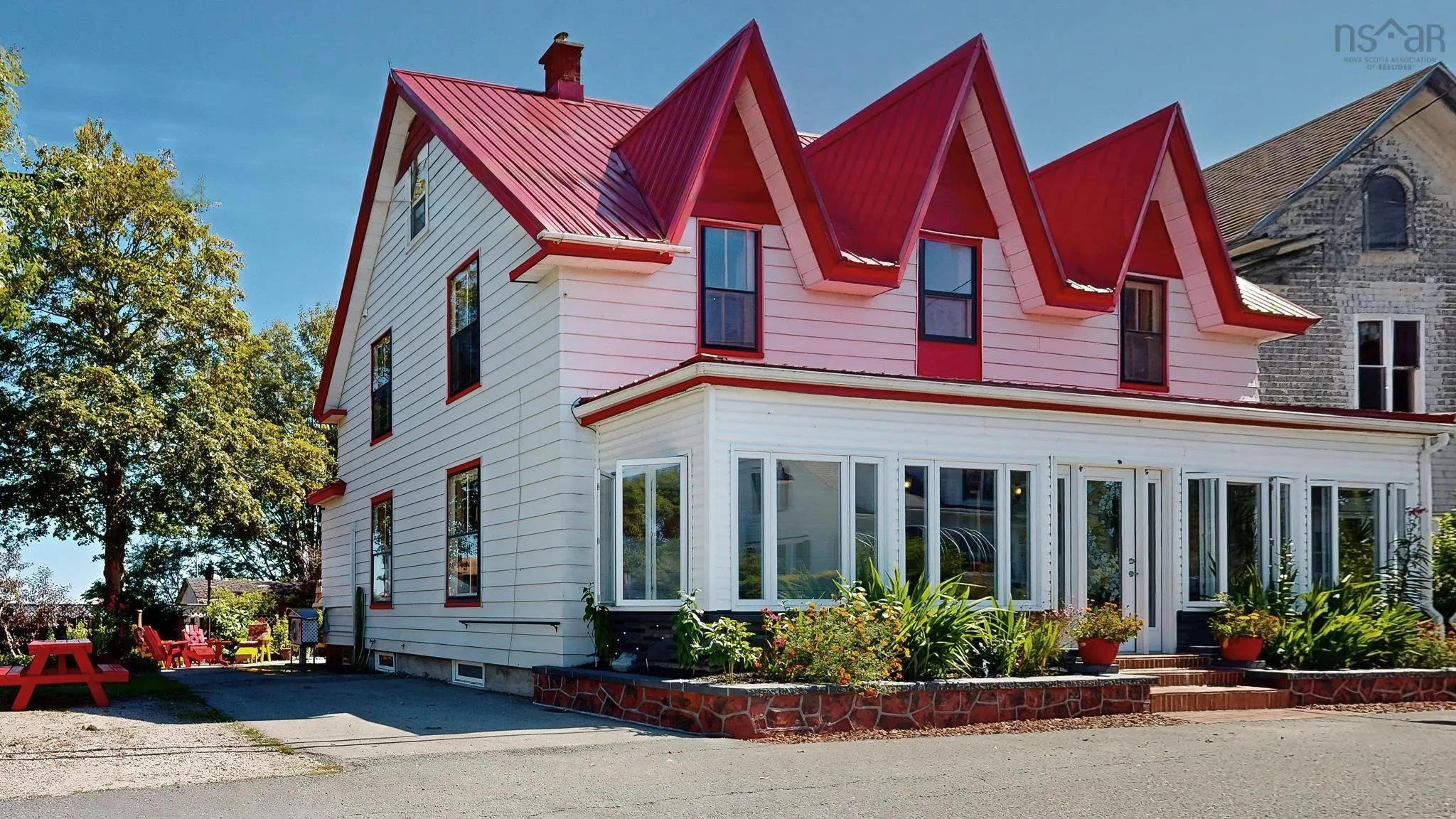 132 Hall Street, Lockeport, NS B0T 1L0, 5 Bedrooms Bedrooms, ,4 BathroomsBathrooms,Residential,For Sale,Hall,202523052