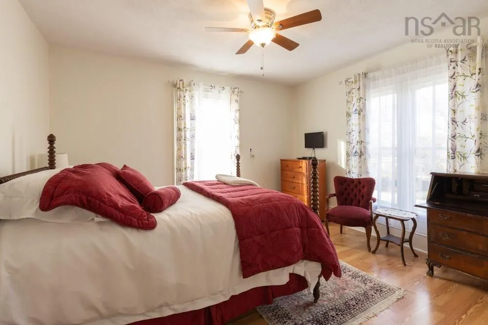 45 Alma Street, Yarmouth Ns B5a 3g7, 4 Bedrooms Bedrooms, ,2 BathroomsBathrooms,Residential,For Sale,Alma,202509748