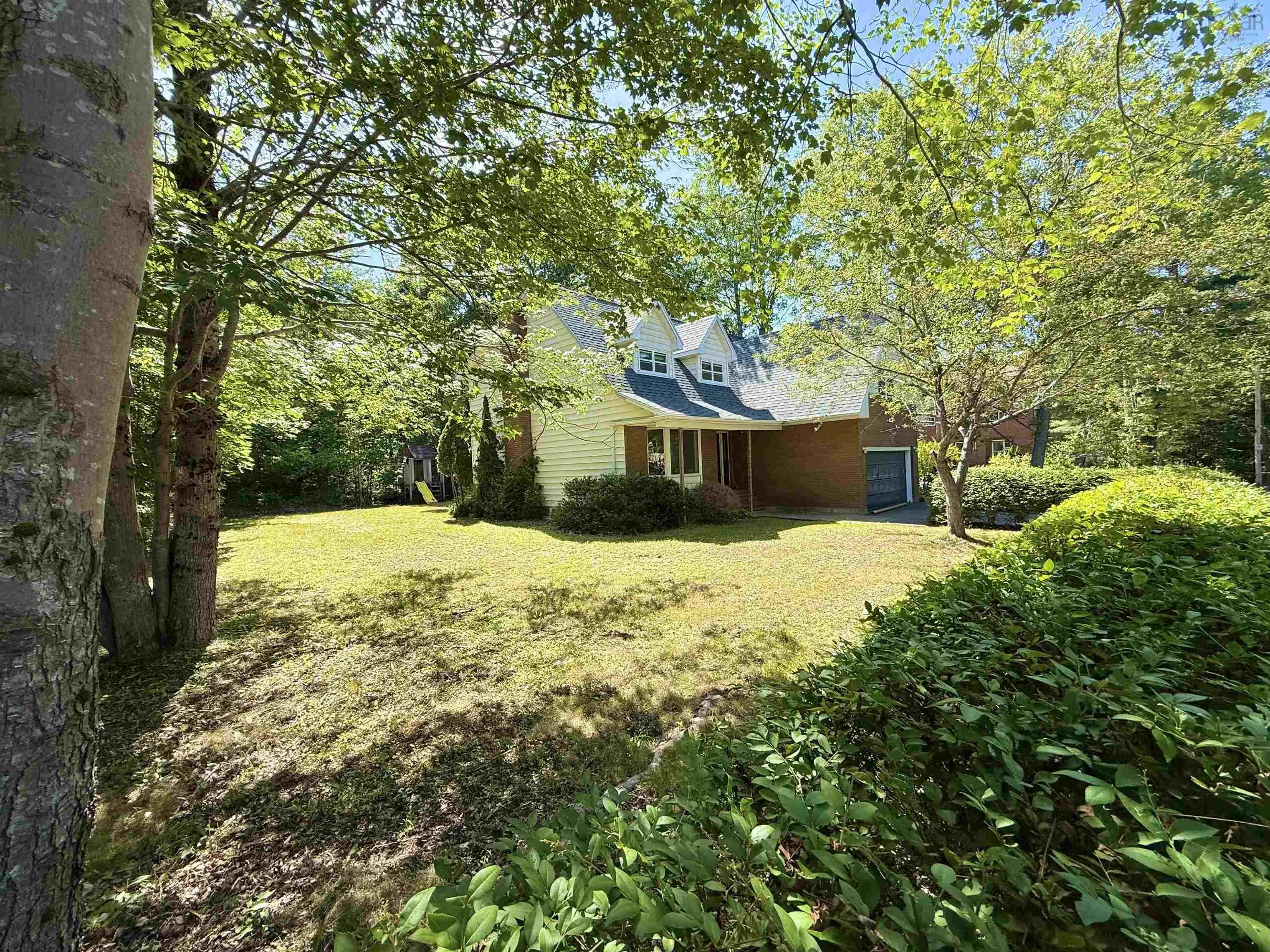 6 Duke Street, Bridgewater, NS B4V 1K4, 4 Bedrooms Bedrooms, ,4 BathroomsBathrooms,Residential,For Sale,Duke,202520077