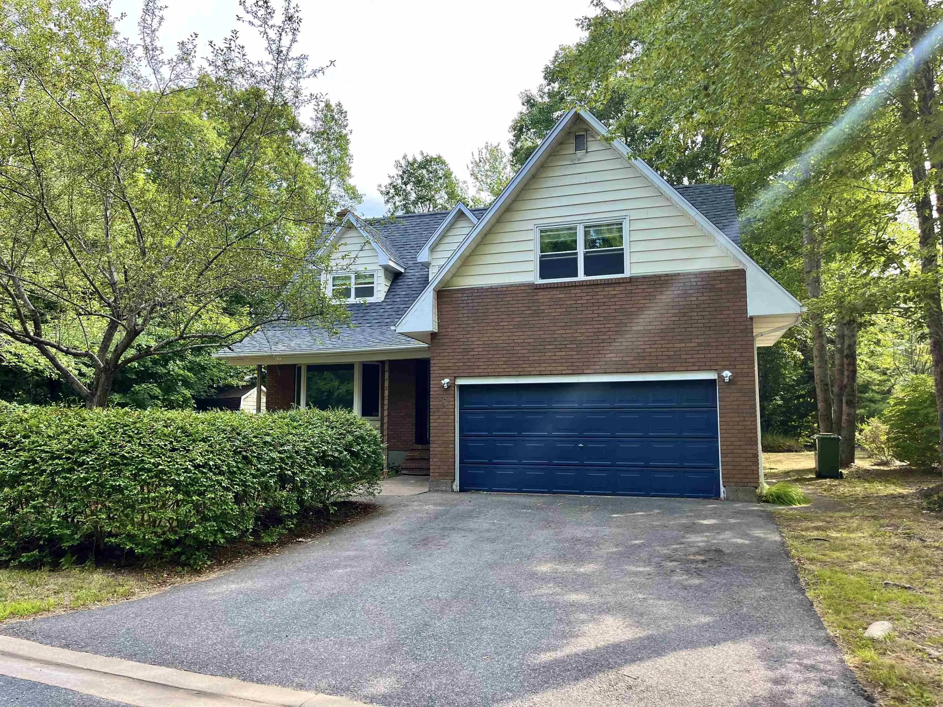 6 Duke Street, Bridgewater, NS B4V 1K4, 4 Bedrooms Bedrooms, ,4 BathroomsBathrooms,Residential,For Sale,Duke,202520077