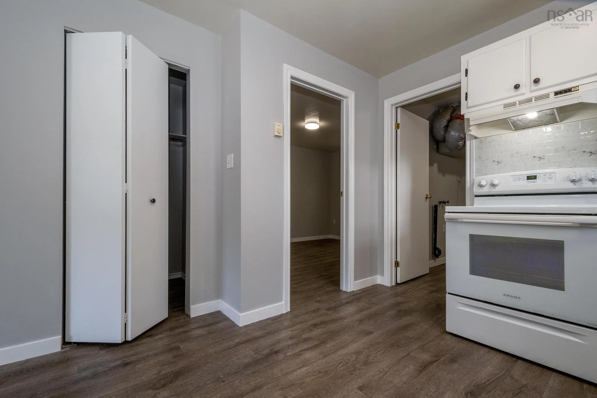 1006/1008 Dakota Lane, Greenwood, NS B0P 1N0, 4 Bedrooms Bedrooms, ,Residential Income,For Sale,Dakota,202519858