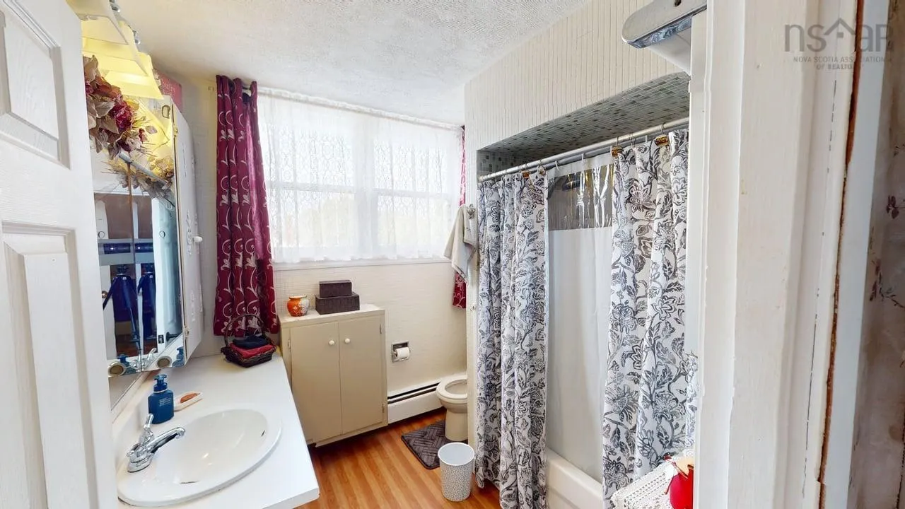 526 Nelson Street, New Glasgow, NS B2H 3C7, 4 Bedrooms Bedrooms, ,2 BathroomsBathrooms,Residential,For Sale,Nelson,202519377