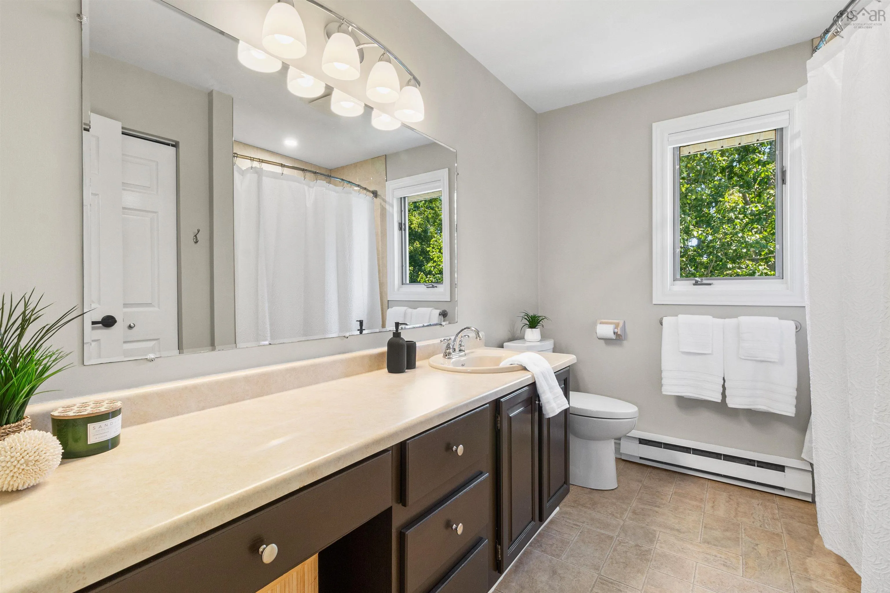 7 Empress Court, Dartmouth, NS B3A 4P4, 4 Bedrooms Bedrooms, ,3 BathroomsBathrooms,Residential,For Sale,Empress,202520898