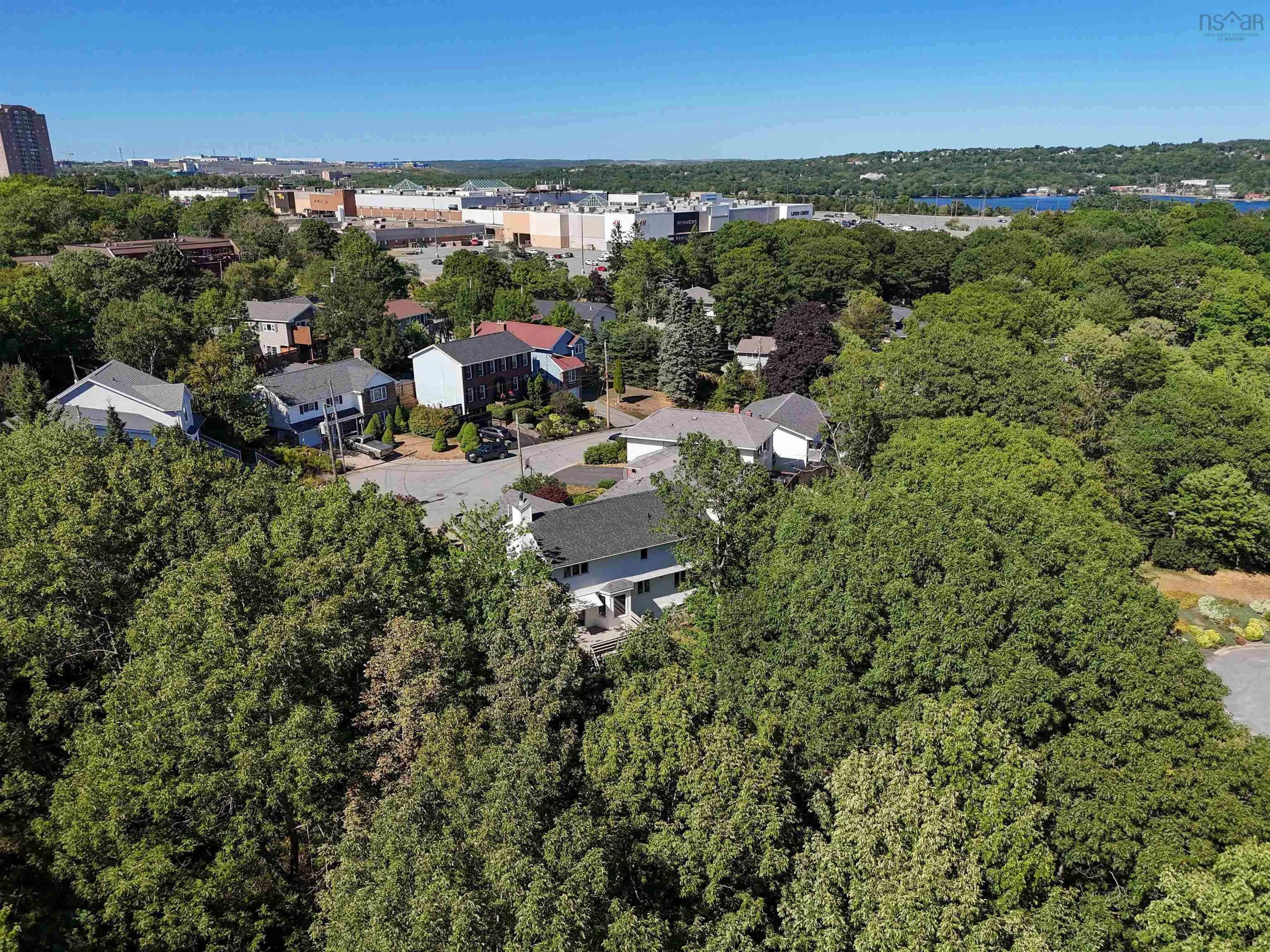 7 Empress Court, Dartmouth, NS B3A 4P4, 4 Bedrooms Bedrooms, ,3 BathroomsBathrooms,Residential,For Sale,Empress,202520898