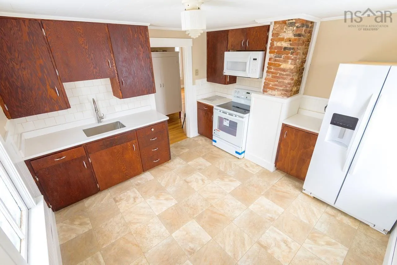 94 Hopson Street, Lunenburg, NS B0J 2C0, ,Residential Income,For Sale,Hopson,202520946