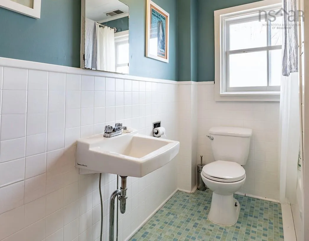 94 Hopson Street, Lunenburg, NS B0J 2C0, ,Residential Income,For Sale,Hopson,202520946
