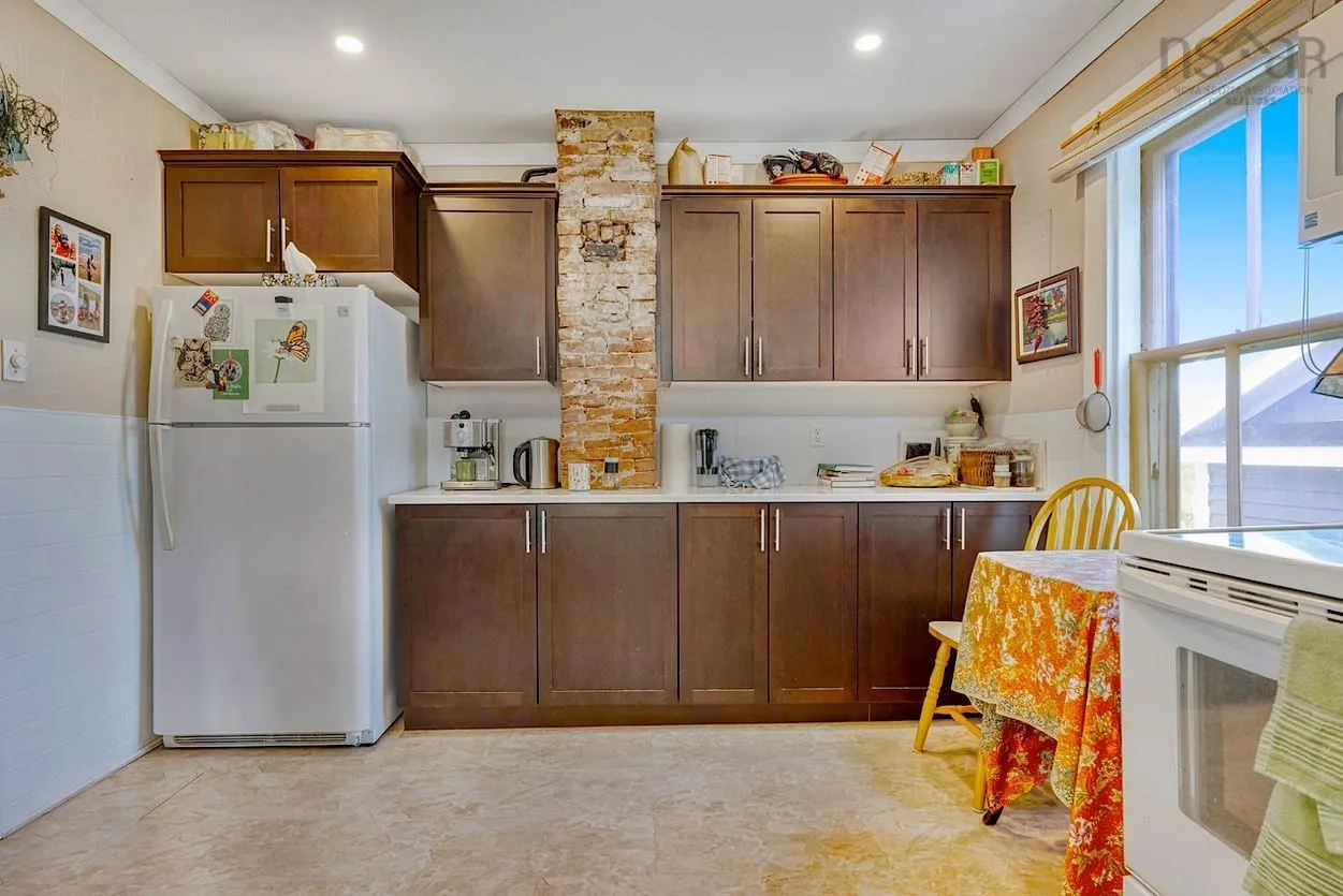 94 Hopson Street, Lunenburg, NS B0J 2C0, ,Residential Income,For Sale,Hopson,202520946
