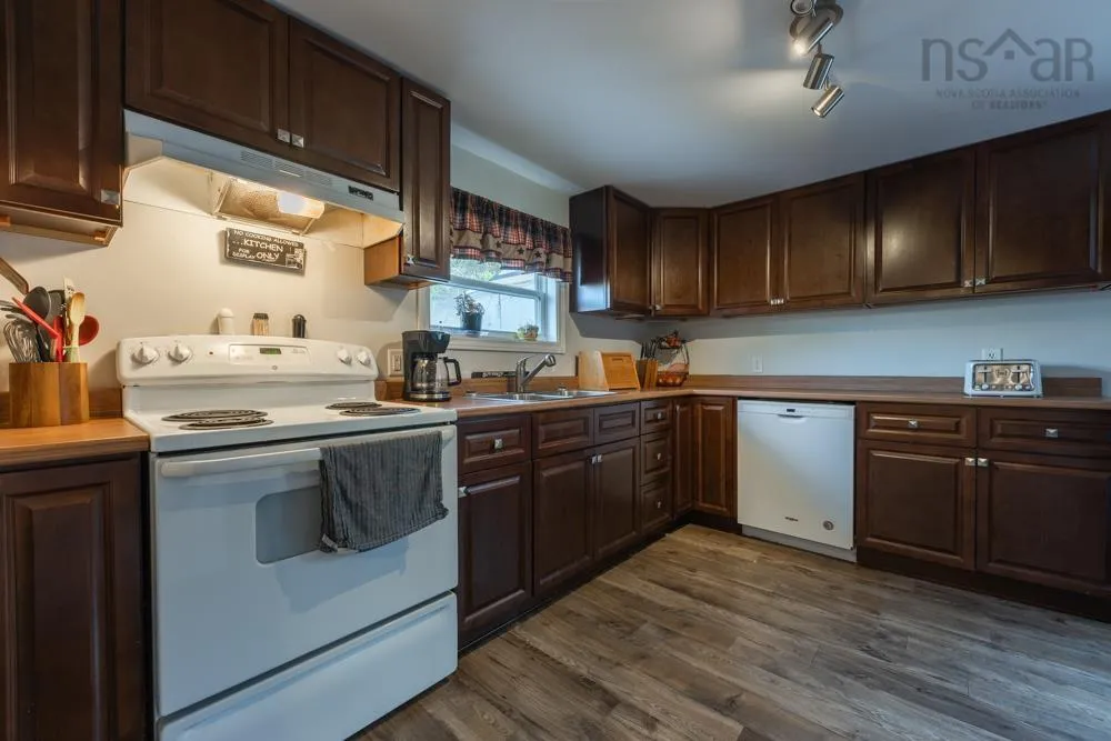 1736 Highway 277, Carrolls Corner Ns B0n 1y0, 2 Bedrooms Bedrooms, ,1 BathroomBathrooms,Residential,For Sale,Highway 277,202426465